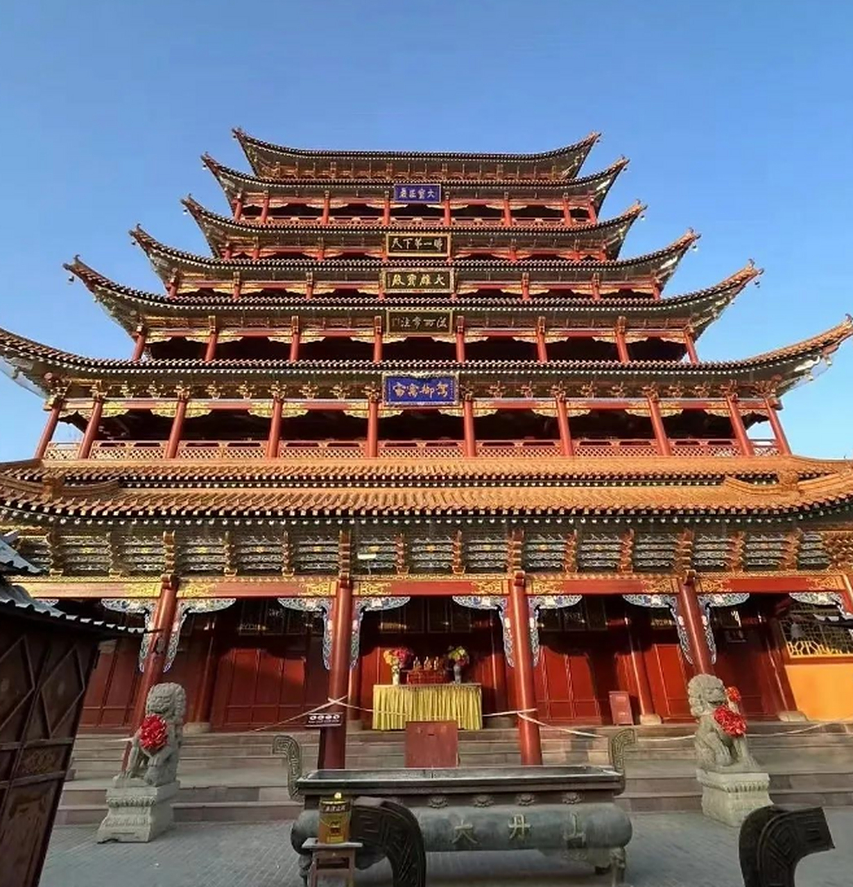 7月24日凌晨,甘肃省张掖市山丹县的国家4a级旅游景区——山丹大佛寺