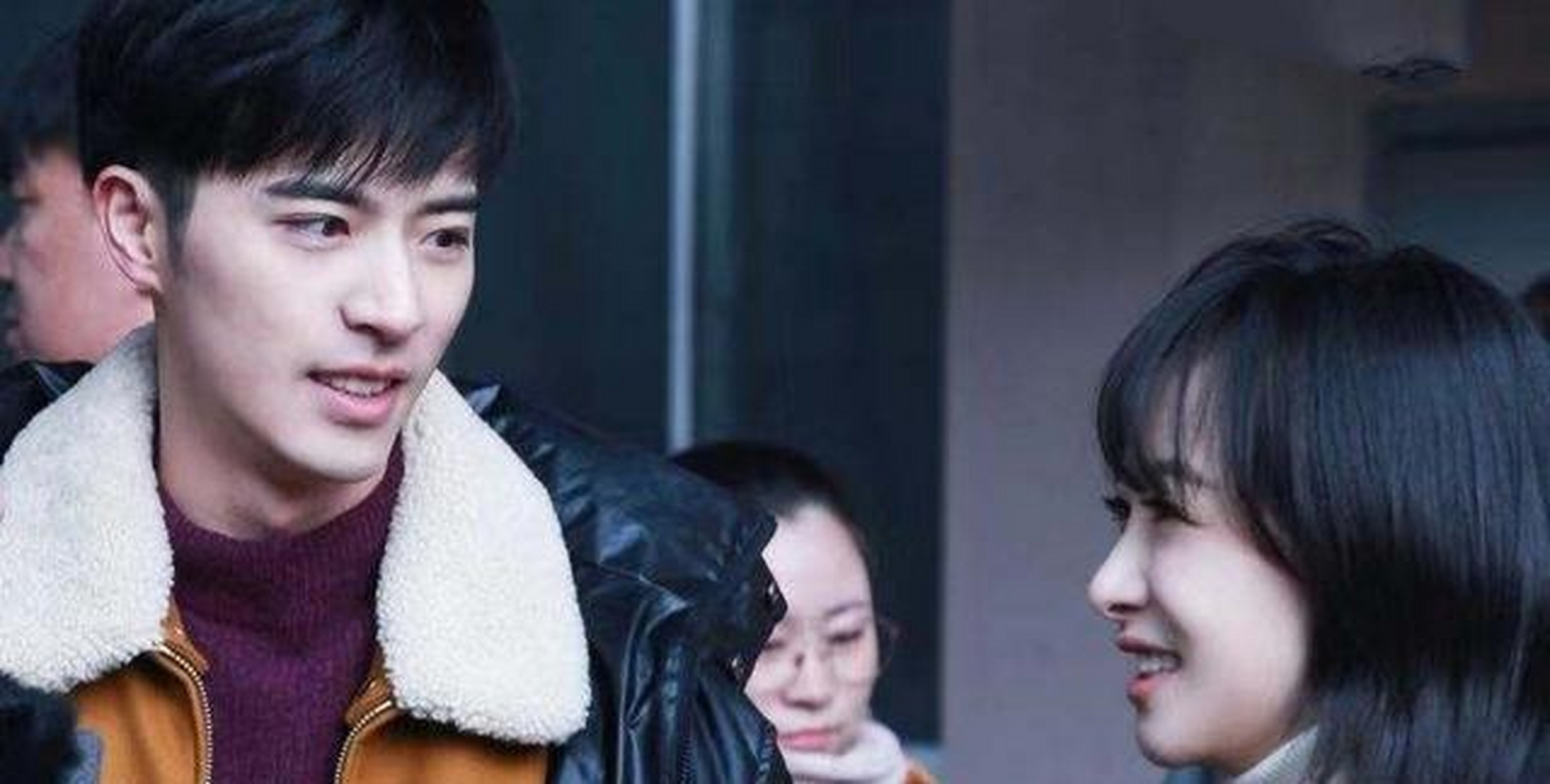 这部作品又名《致命邂逅》《掮客》,主要讲述裘佳宁(宋茜)一心想攻克