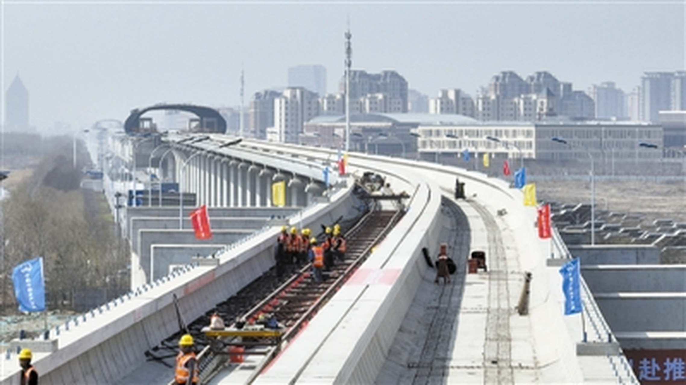 天津轨道交通z4线一期工程进入铺轨阶段  3月29日,本市轨道交通z4线