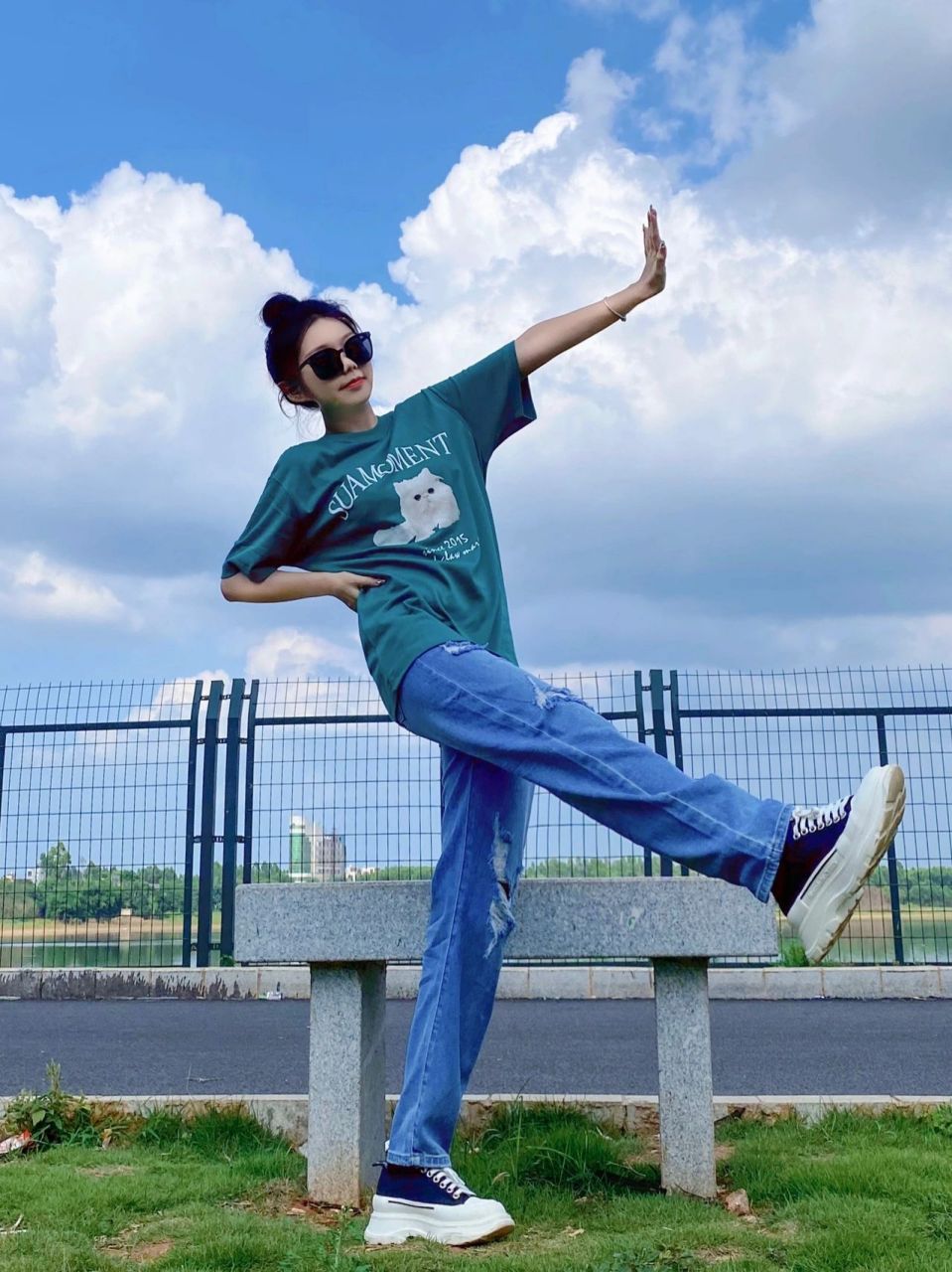 九宫格公园拍照姿势 有手就会的全身站姿拍照姿势太可啦!