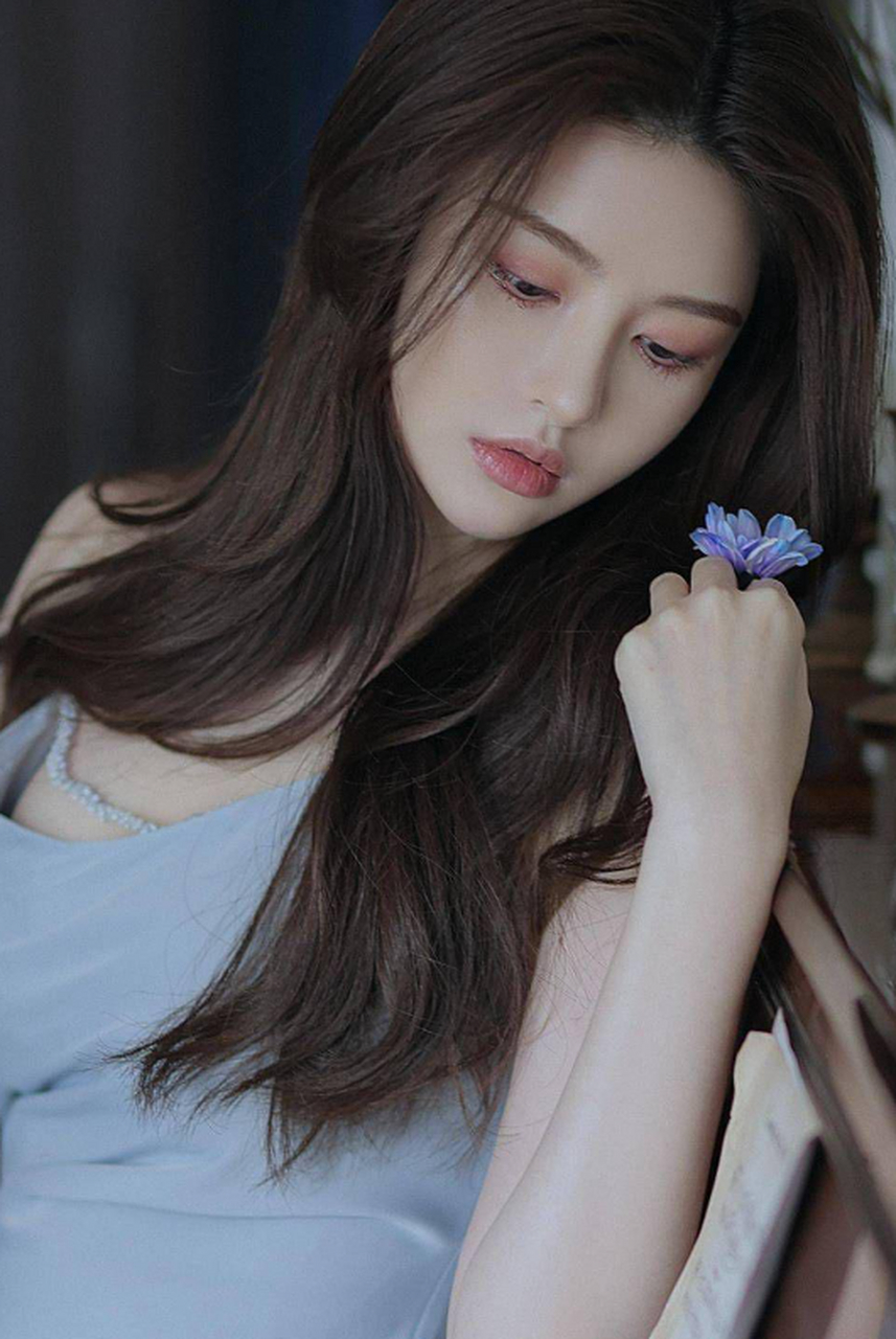 新拍的照片美不美,我是恬静的美好的蓝裙小姐姐