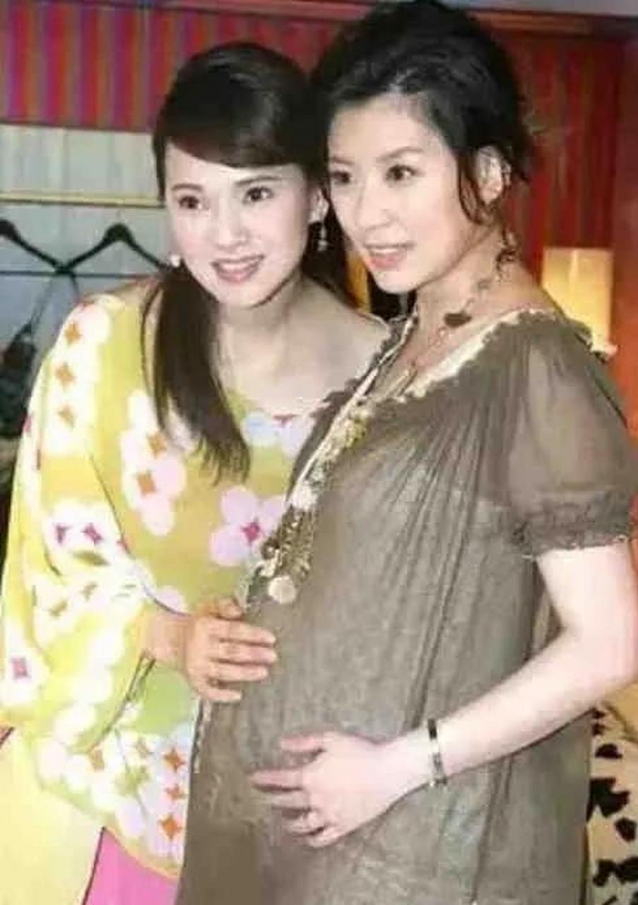 gif创作人# 贾静雯老公修杰楷还想叫48岁的贾静雯生四胎,贾静雯抖 