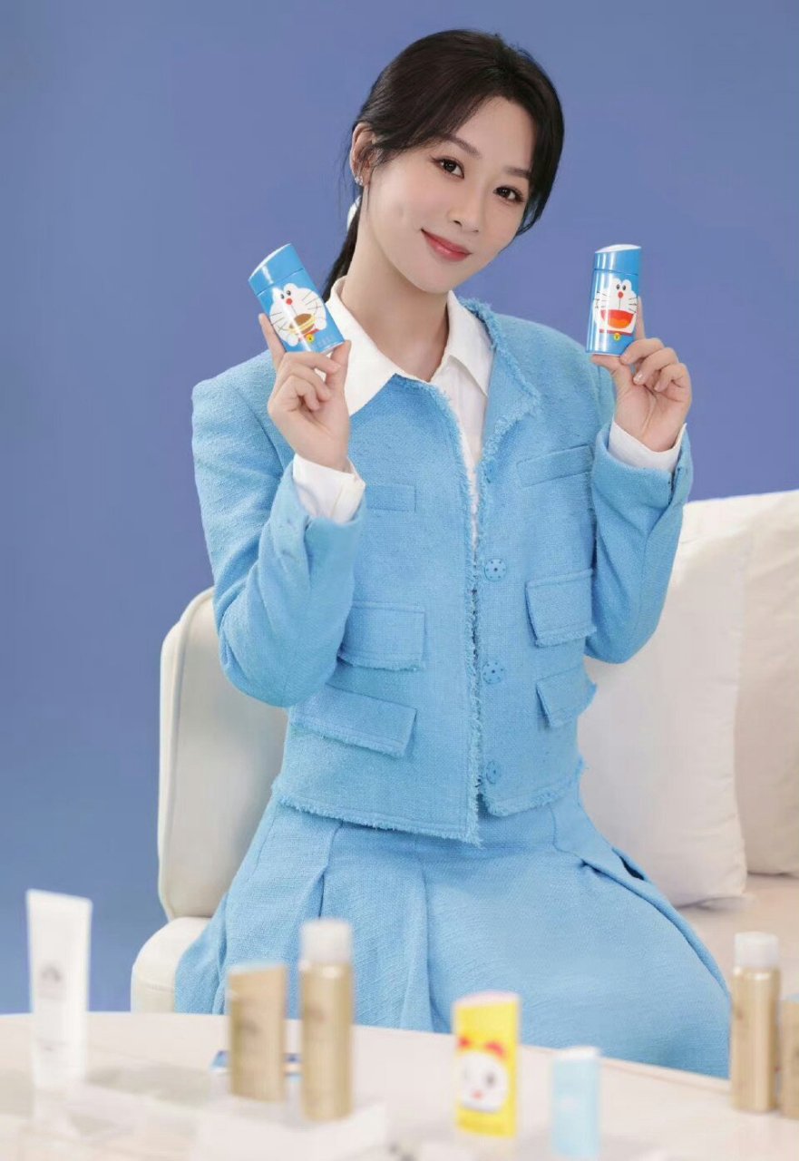 整套穿搭,很端庄很清爽~#杨紫# #杨紫蓝色小香风直播造型