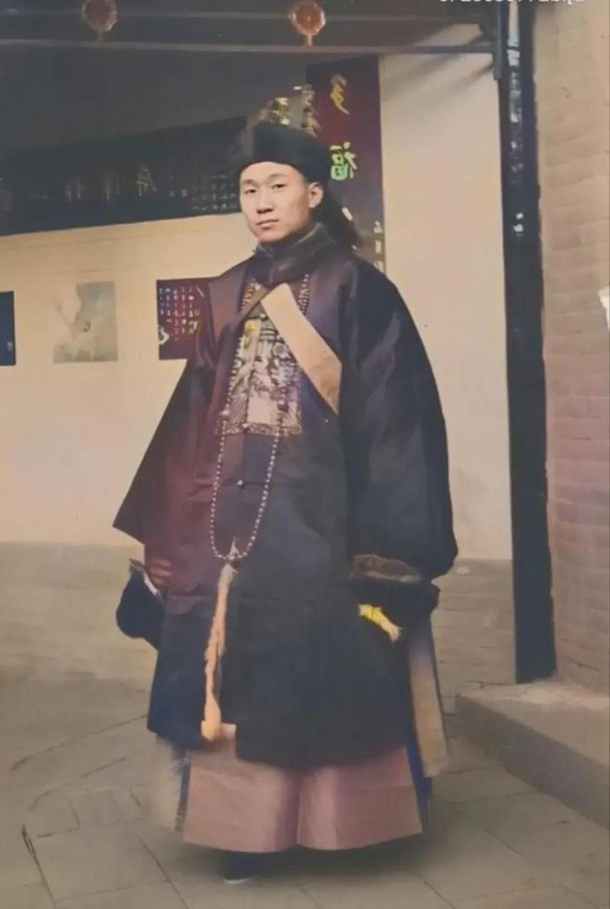 孔祥熙在求学过程中,曾就读于耶鲁大学,学成归国后,进入政坛.