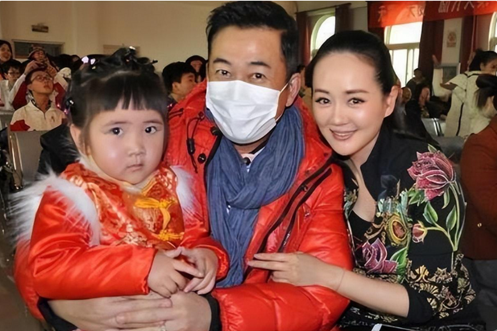 2015年,张定涵生下一个女儿,王志飞见到软萌的女儿,第一次落泪.