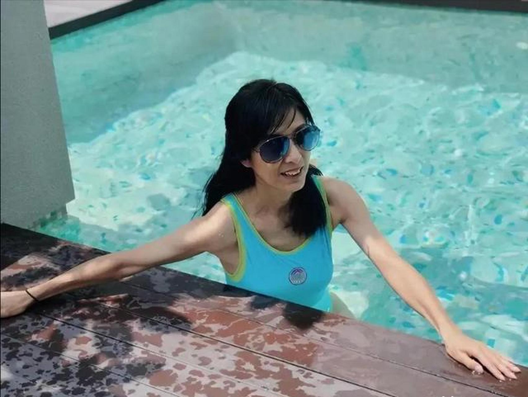 65岁米雪火辣泳装照获日媒关注,冻龄美貌被封为"香港宫崎美子"】 曾属