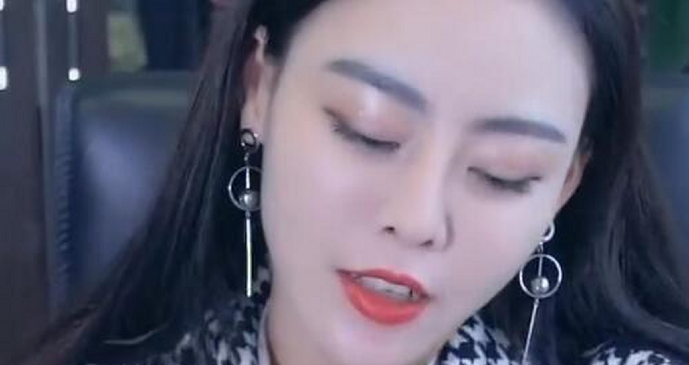 抖音网红胡桃佳子lj是谁她是干什么的 她怎么火起来的