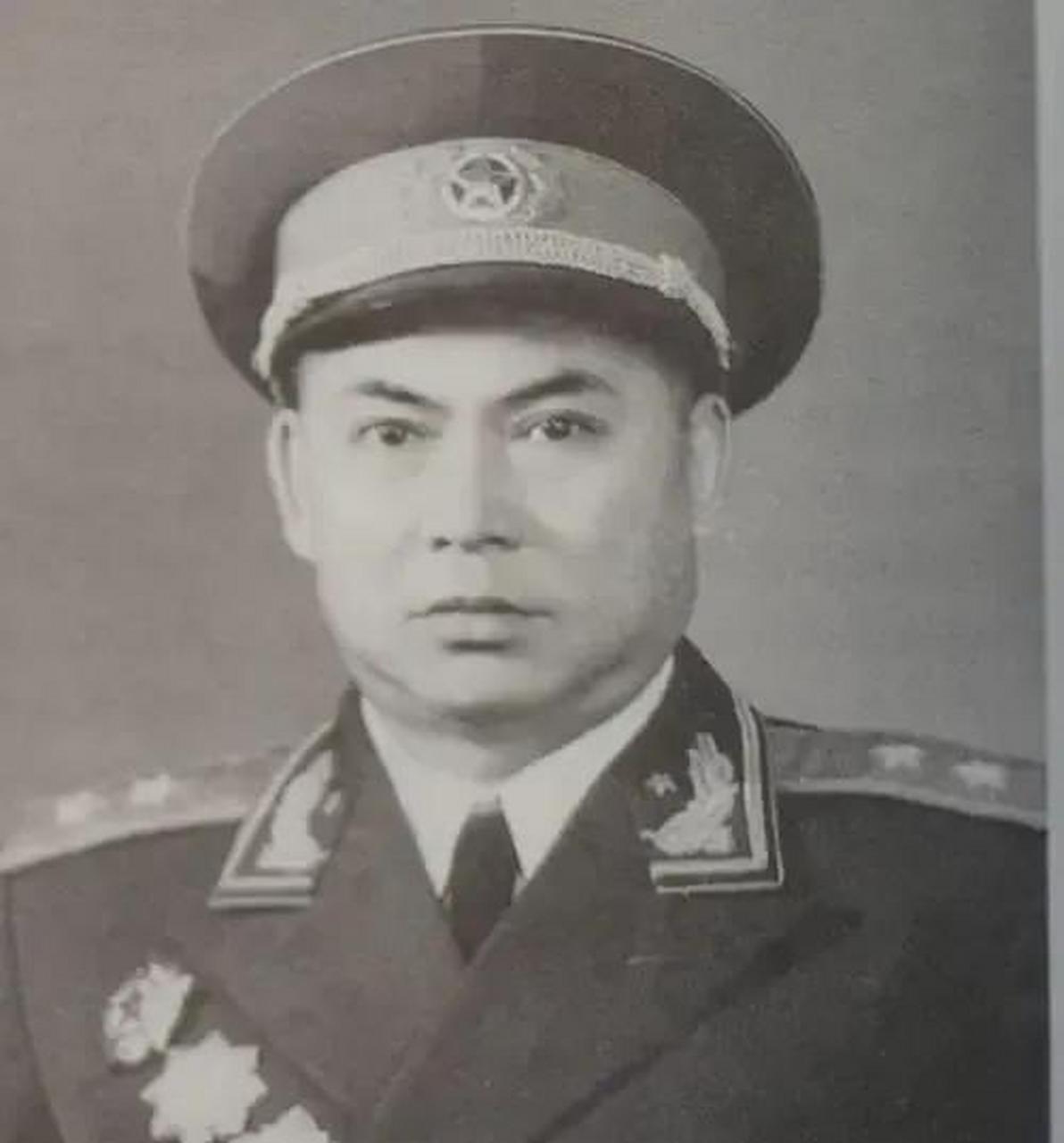 1976年12月,成都军区根据中央通知,将关押了5年的温玉成释放了出来.