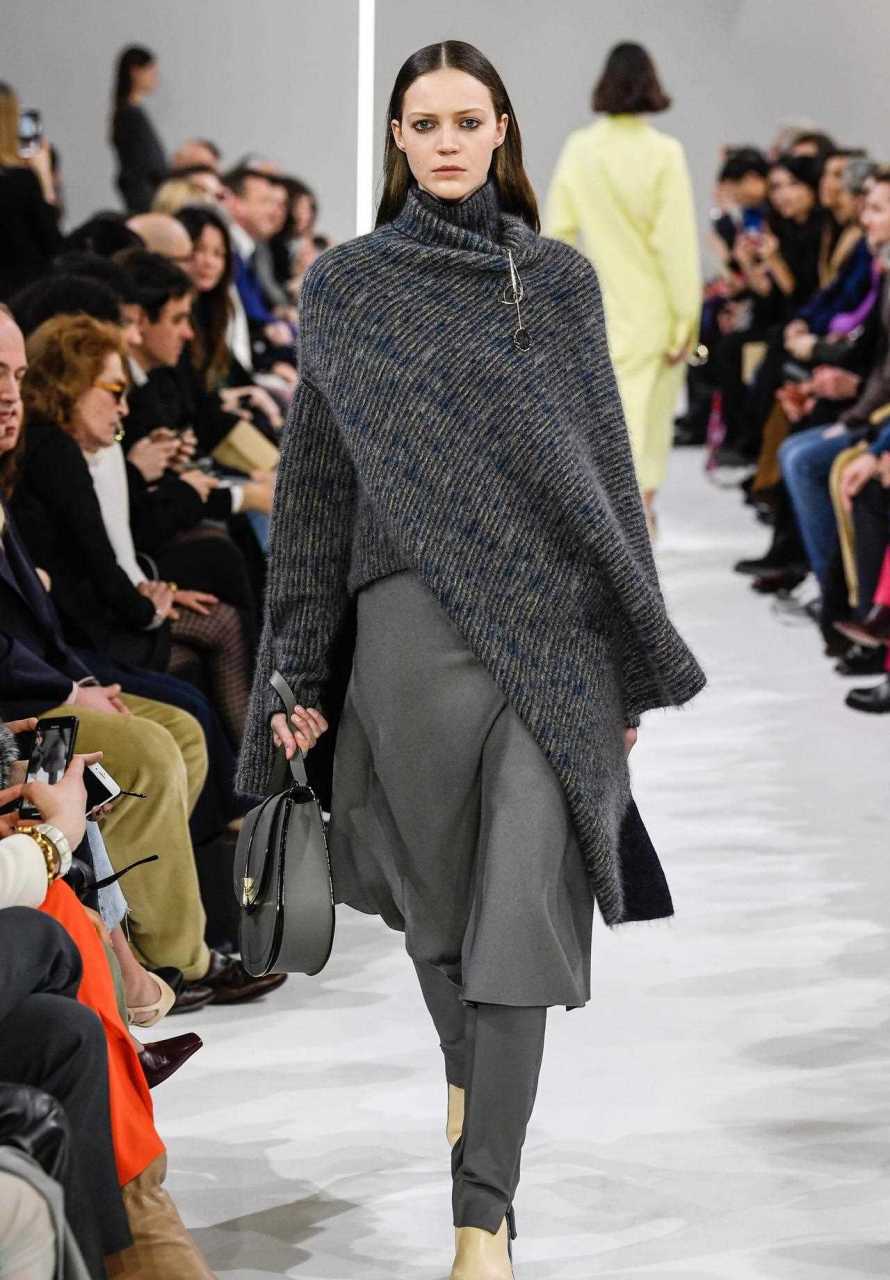 潘通17-5104 灰色[三哈]  这种基本灰色出现在伦敦和纽约的颜色报告中