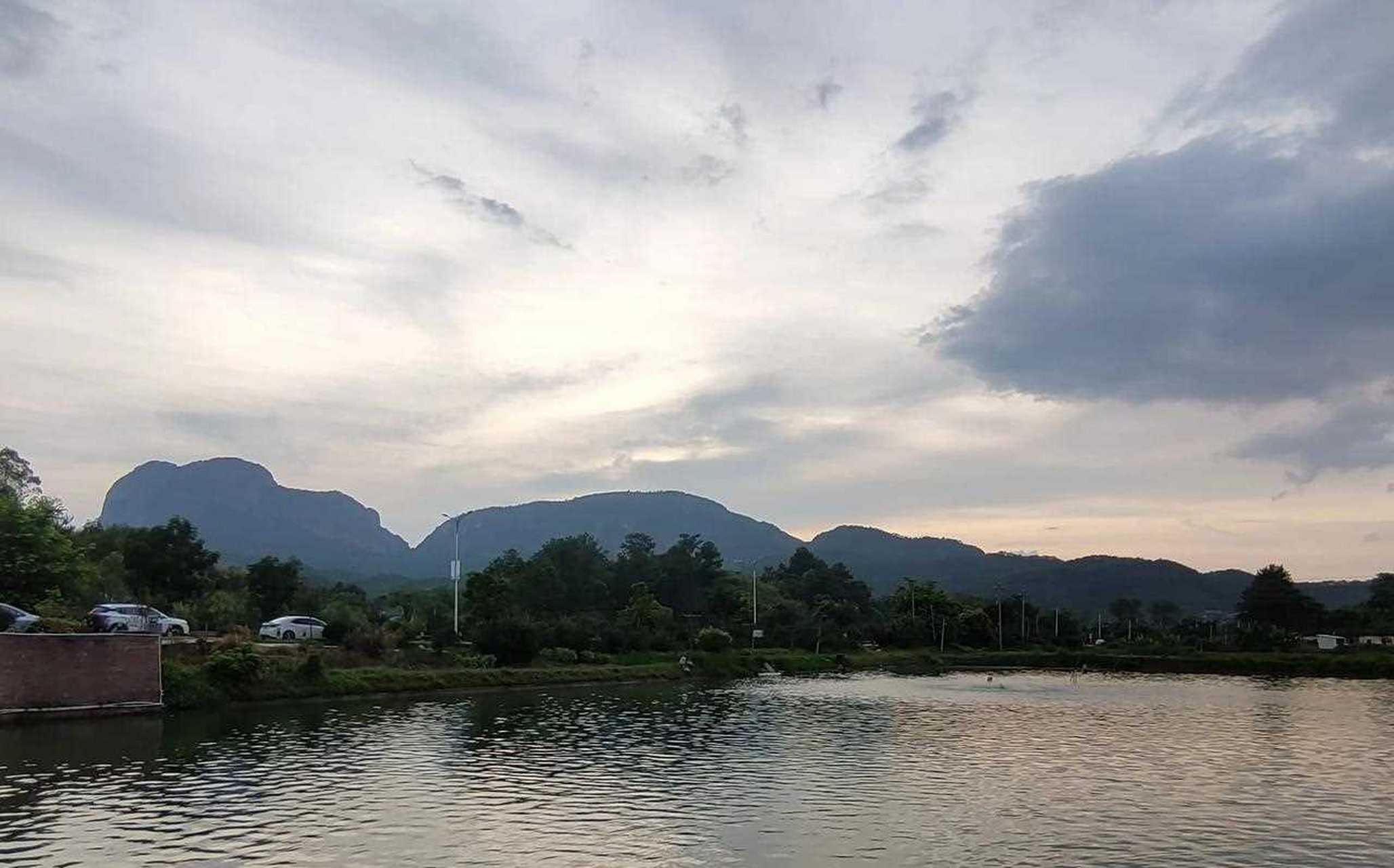 传说中的平远卧佛山.