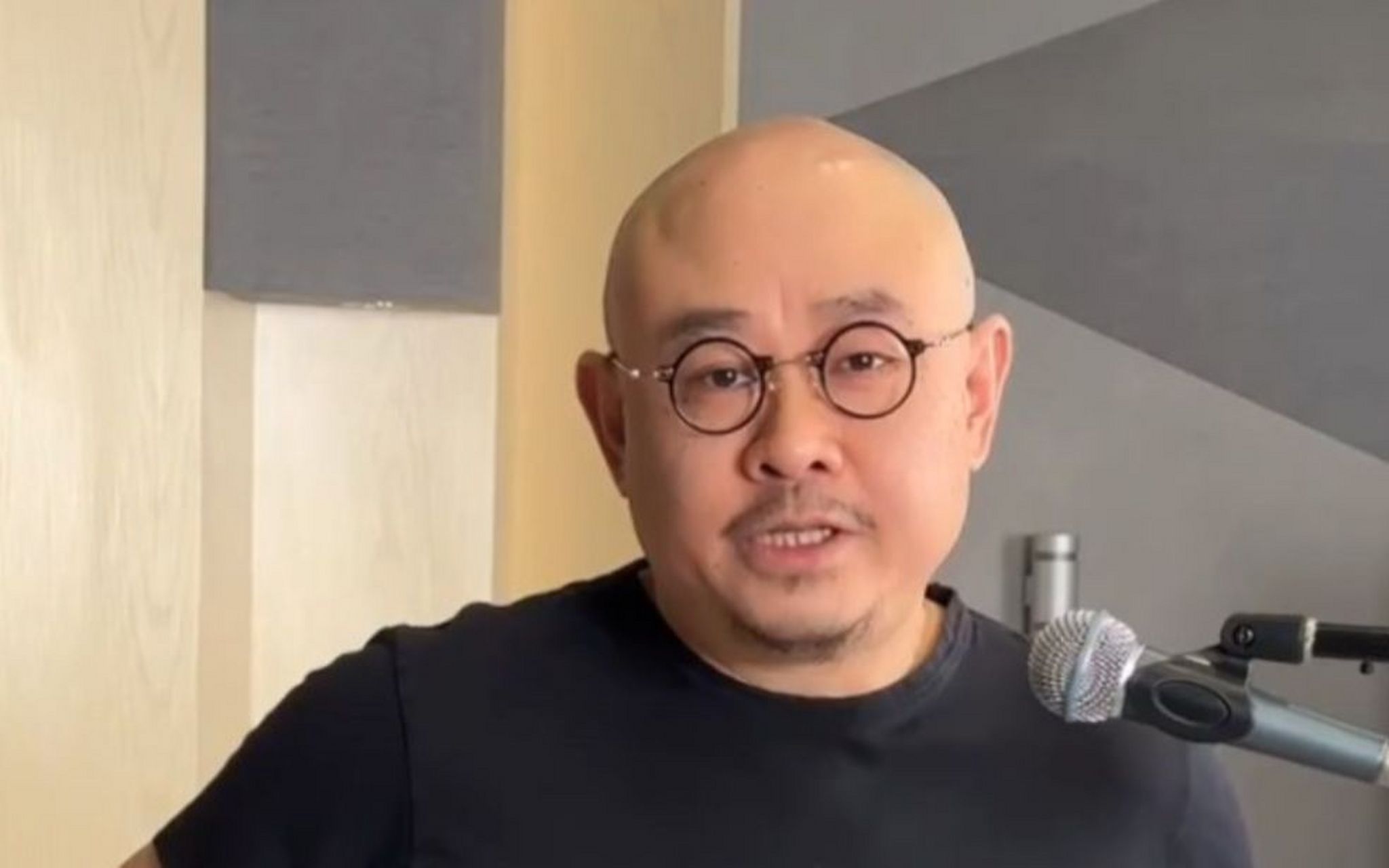 民俗音乐榜的同时还成功征服了亿万国人的心,大家都纷纷给刀郎点赞,但