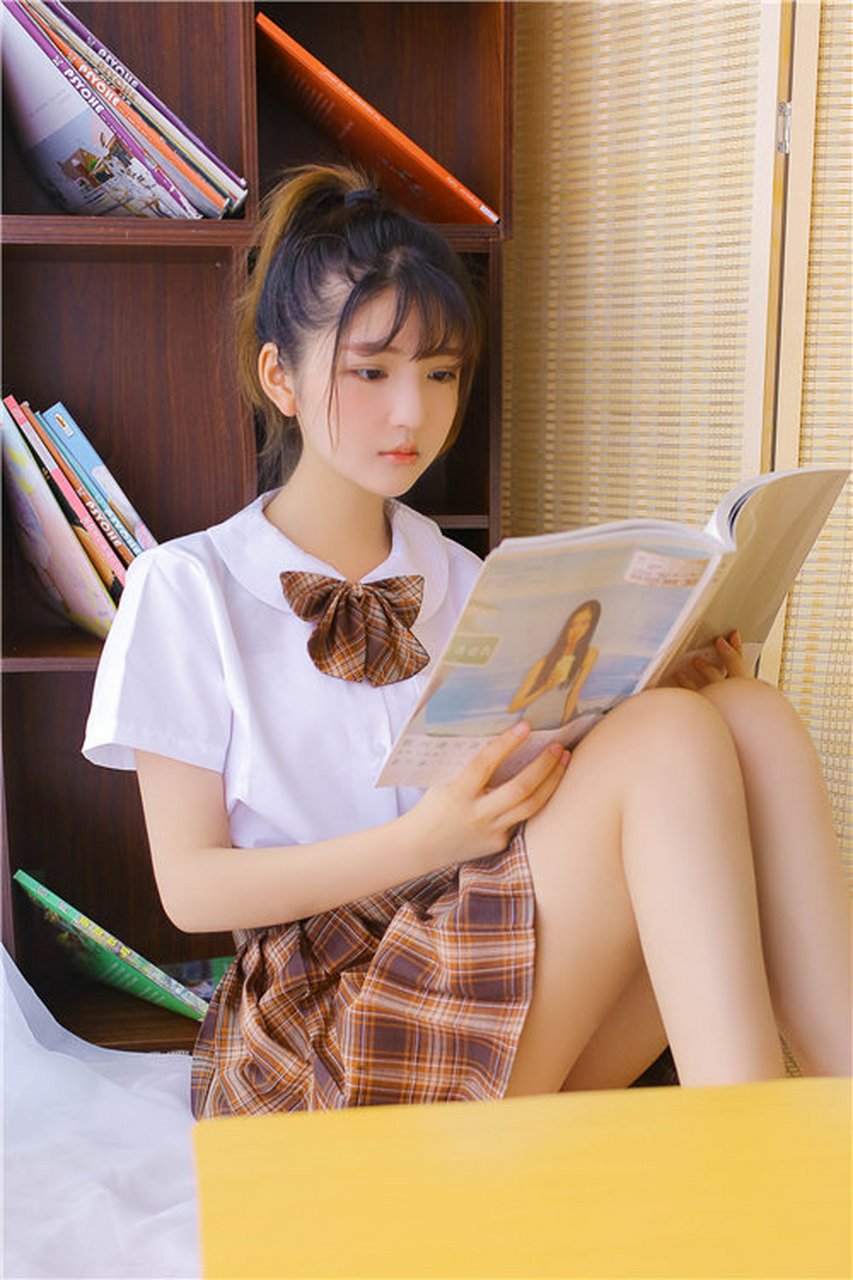 金迪曝夏日写真,笑容甜美清纯却又不失活泼#美女