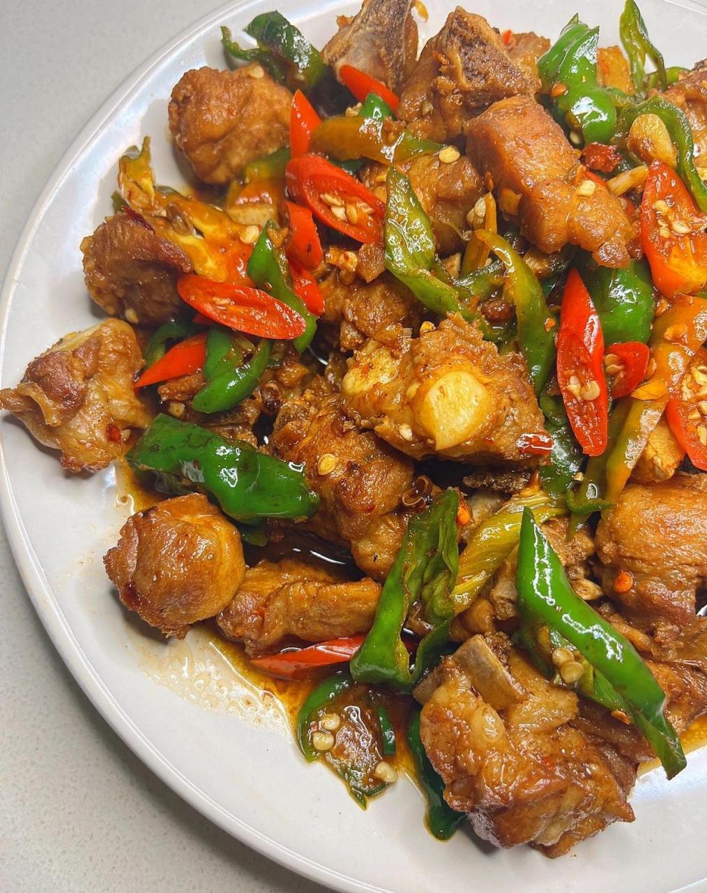 我咋没早点做这道小炒排骨,超香6015|||荤菜上线～想想辣辣很开胃