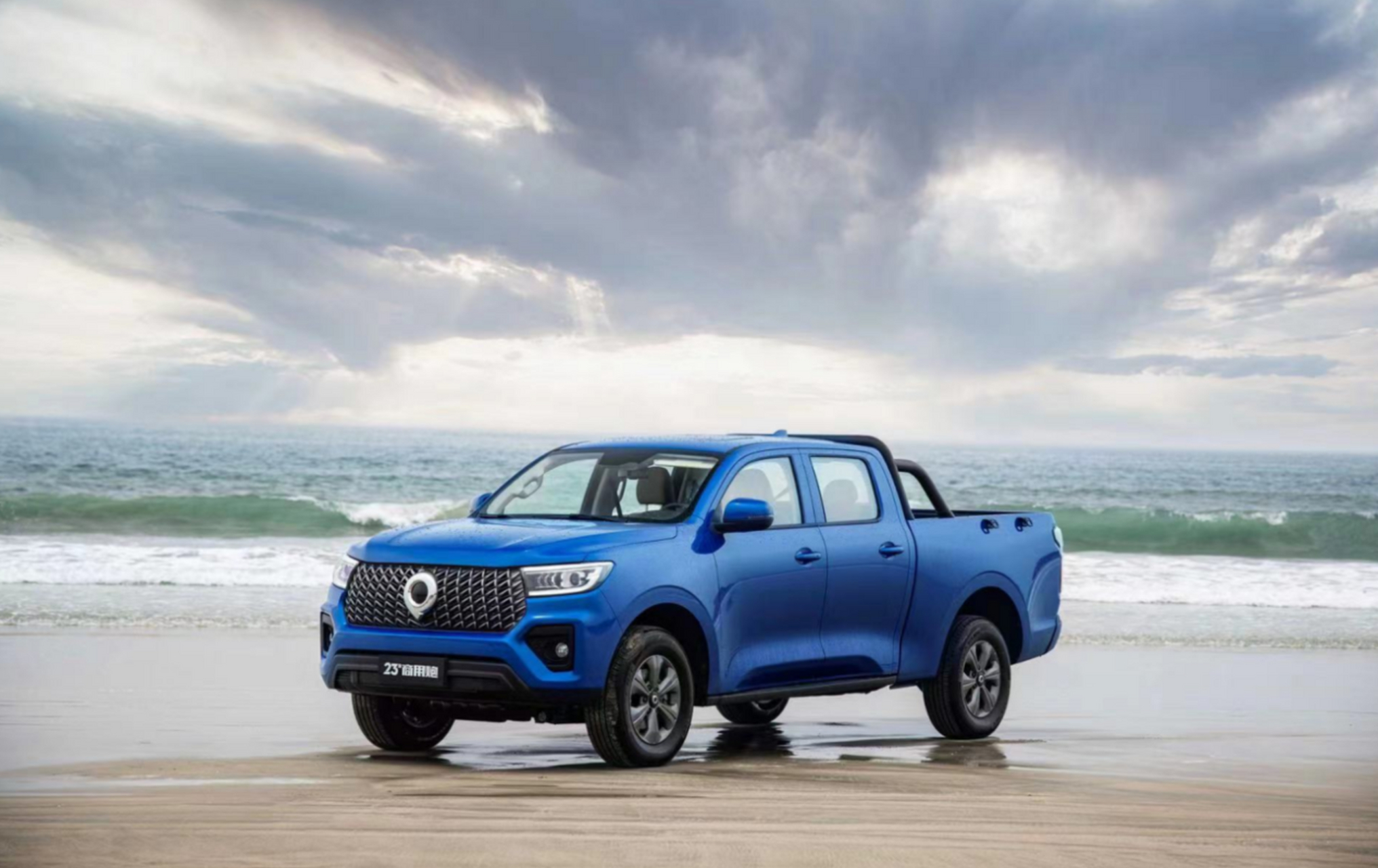 曾经,很多地方想脱贫就要先修路,如今,想致富那得先买皮卡.