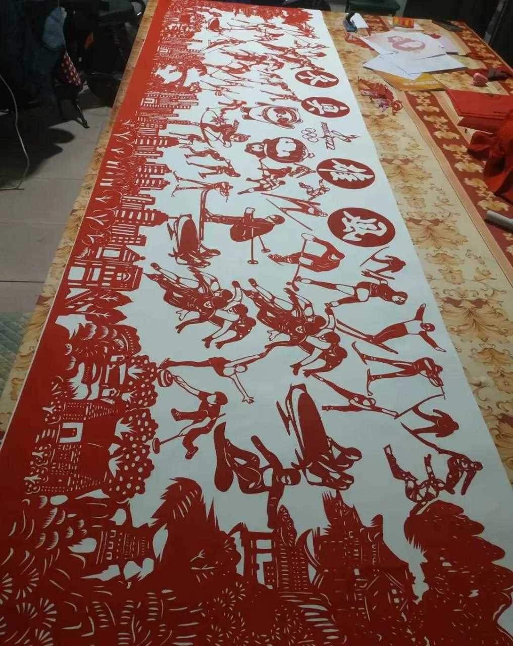 剪纸艺术作品【奥雄风】完成民间剪纸艺人冯石萍创作的剪纸作品《奥