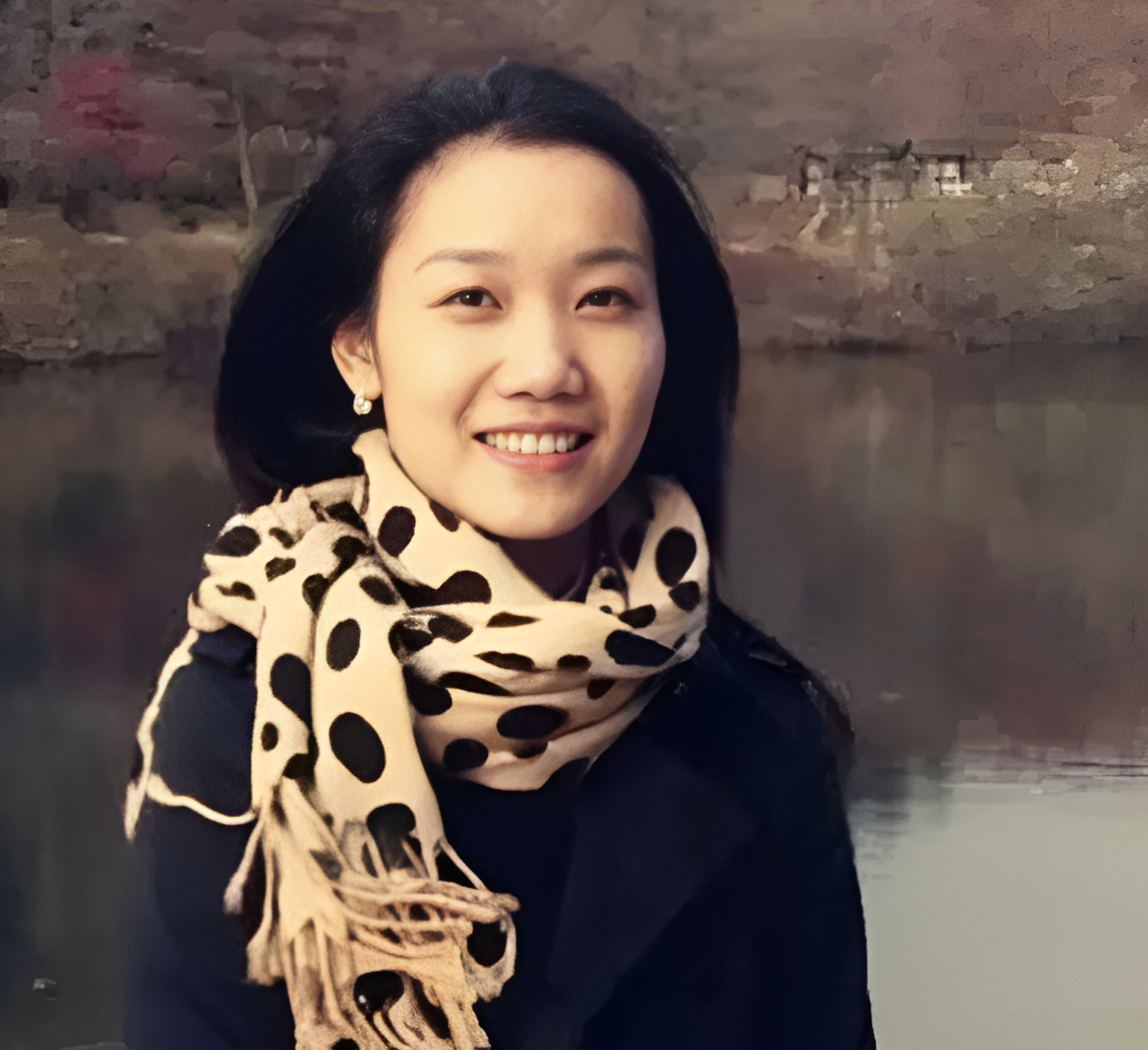 张瑛在杭州师范学院就读大学时与马云相识相恋,成为同校校友,后来