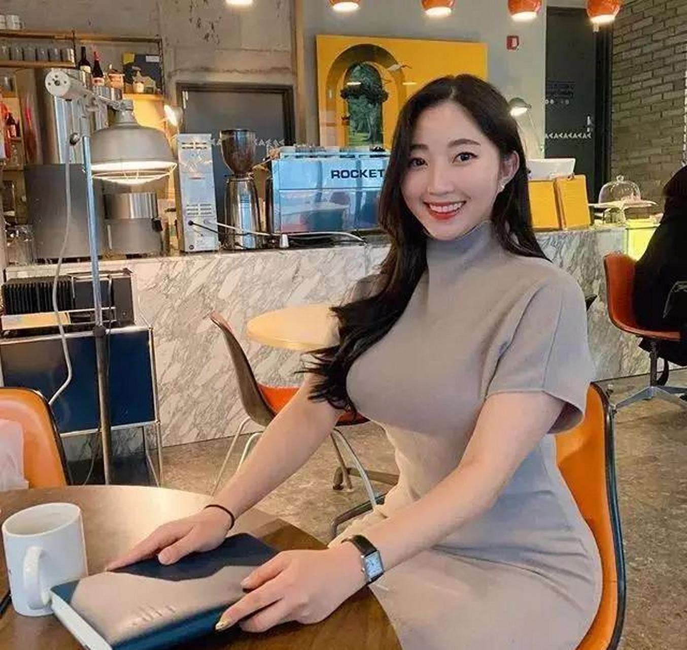 韩国美女朴善宇,从不节食身材丰腴惹人爱,被称微胖女神