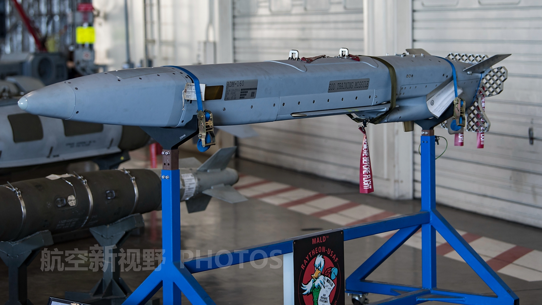美国空军装备的adm-160 mald空射诱饵系统,这是美军研发的一种"高仿"
