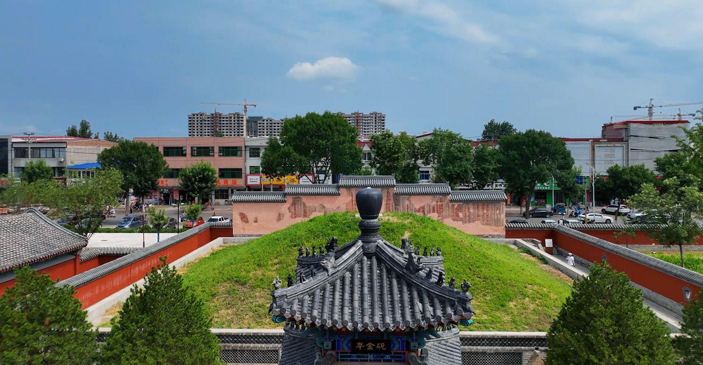 尧母陵中五峰墙的由来 尧母陵后方的墙就是五峰墙,为什么叫做五峰墙呢