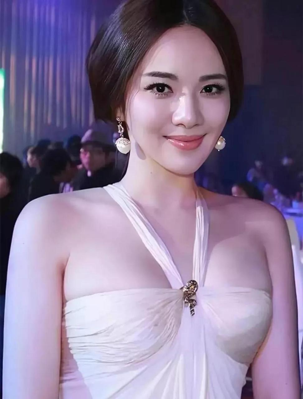 一一美女明星:孟茜艺术写真,优美迷人,女人味十足.