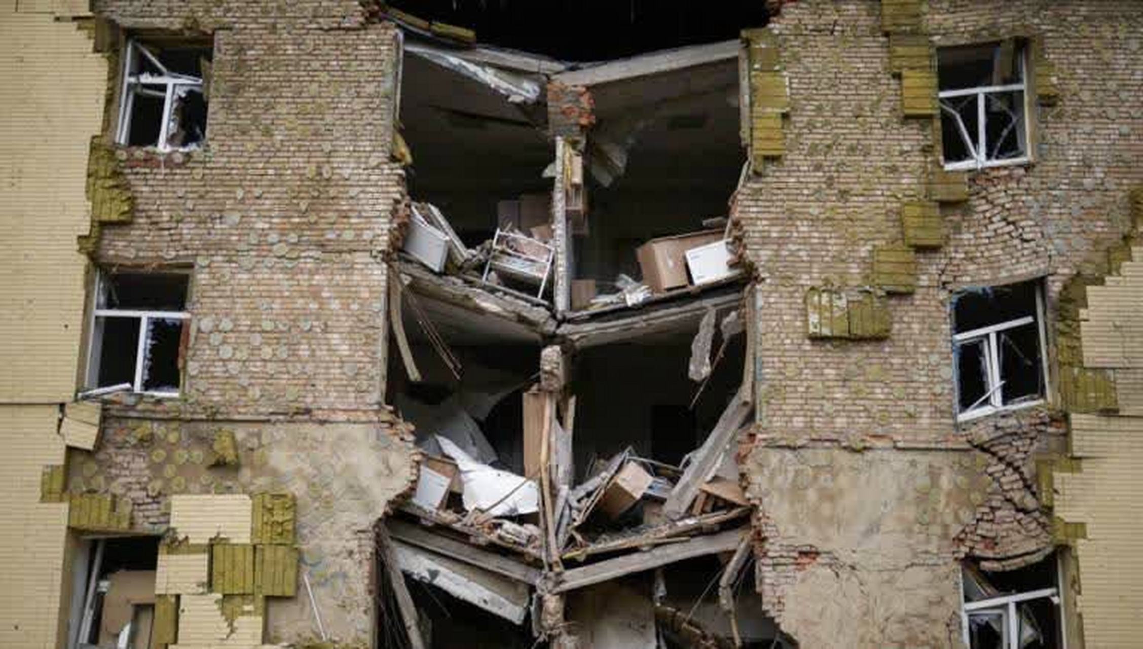 去年2月23日,乌克兰女孩娜斯佳在哈尔科夫街头与路人聊天,话题是"这场