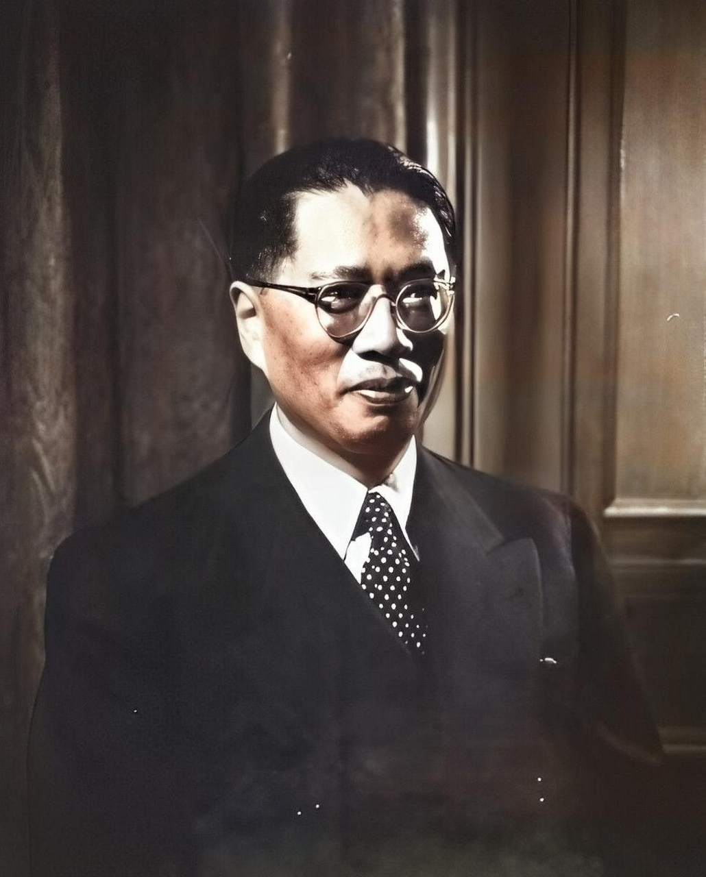 1945年,宋子文在上海与旧情人盛爱仪重逢,深情地说:"我非常想念你.