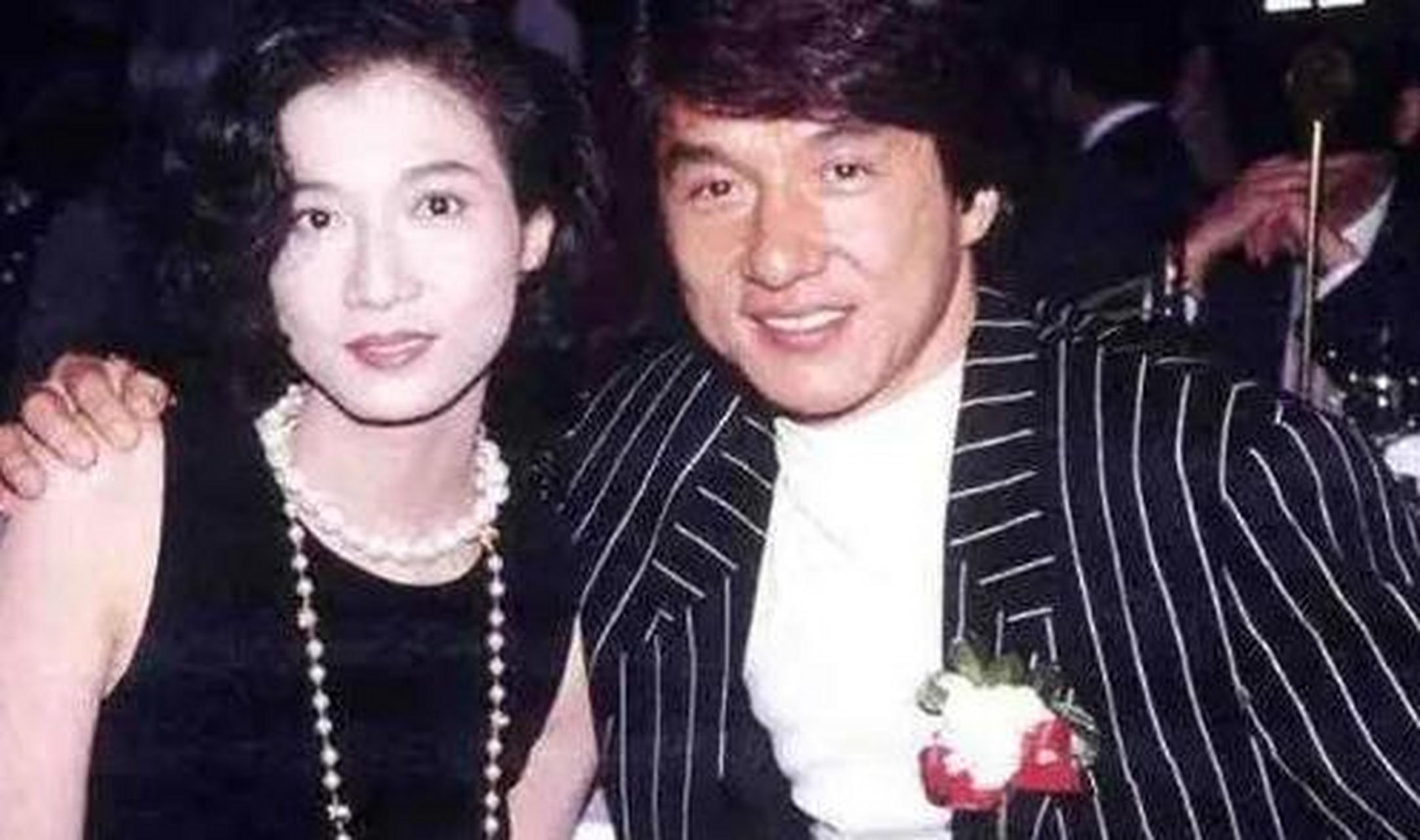 1994年,吴琦莉在一次派对中认识了已婚有子的成龙,迅速陷入他的温柔乡