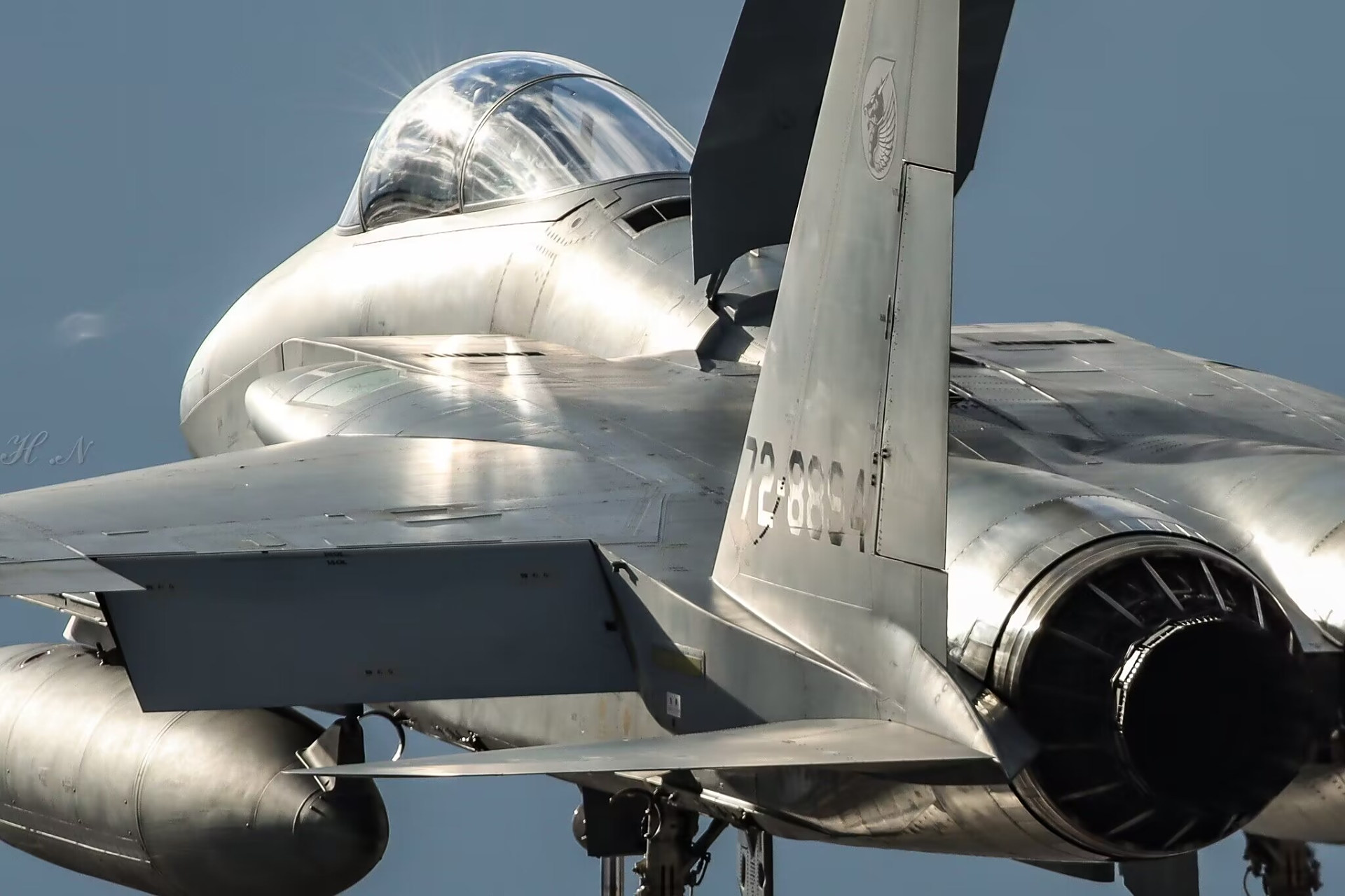 日本摄影师拍摄的f-15j战斗机,看图片的编号应该是在小松基地拍的