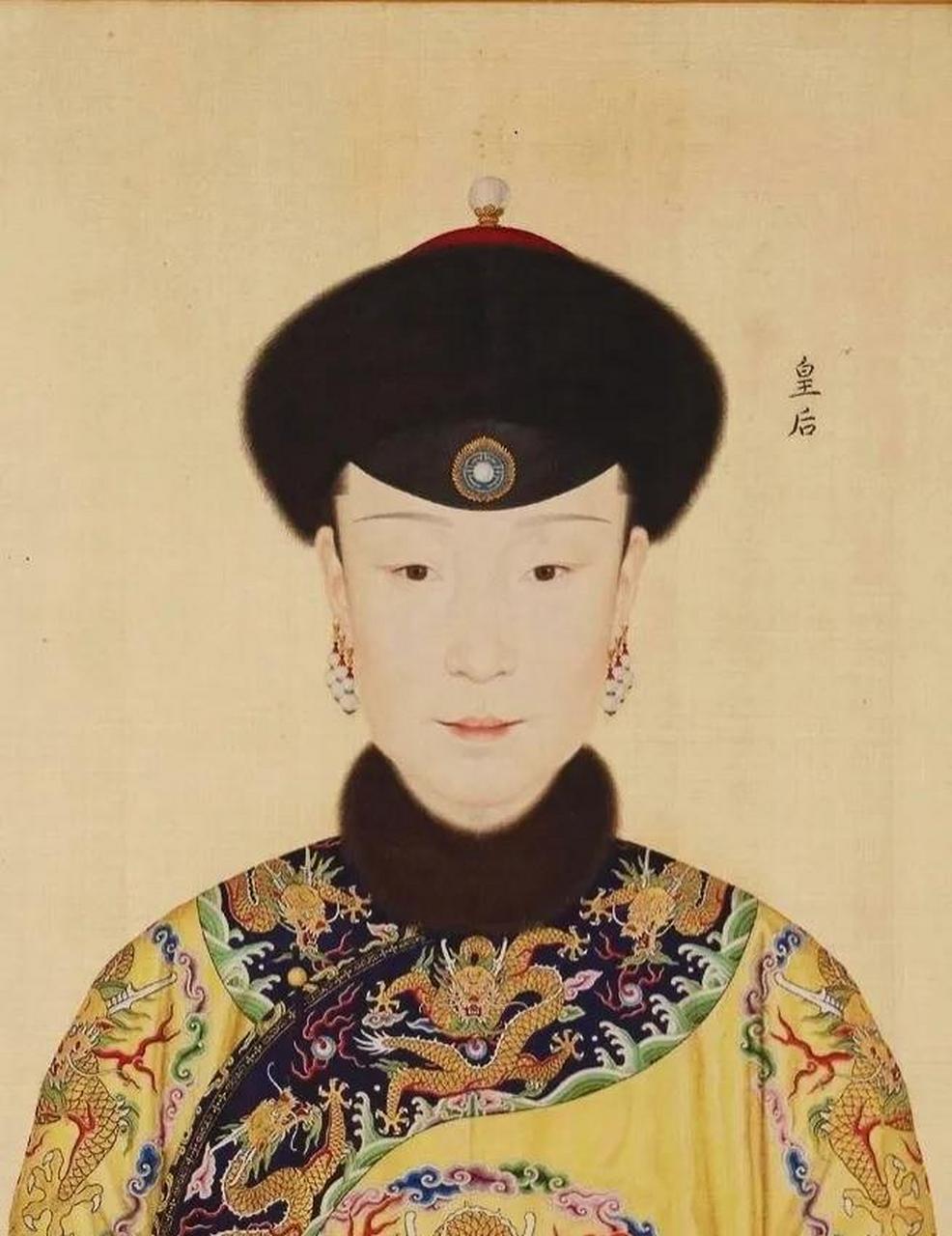 乾隆后妃图卷《心写治平》除了可能被裁剪,在现存的后妃画像中还有两