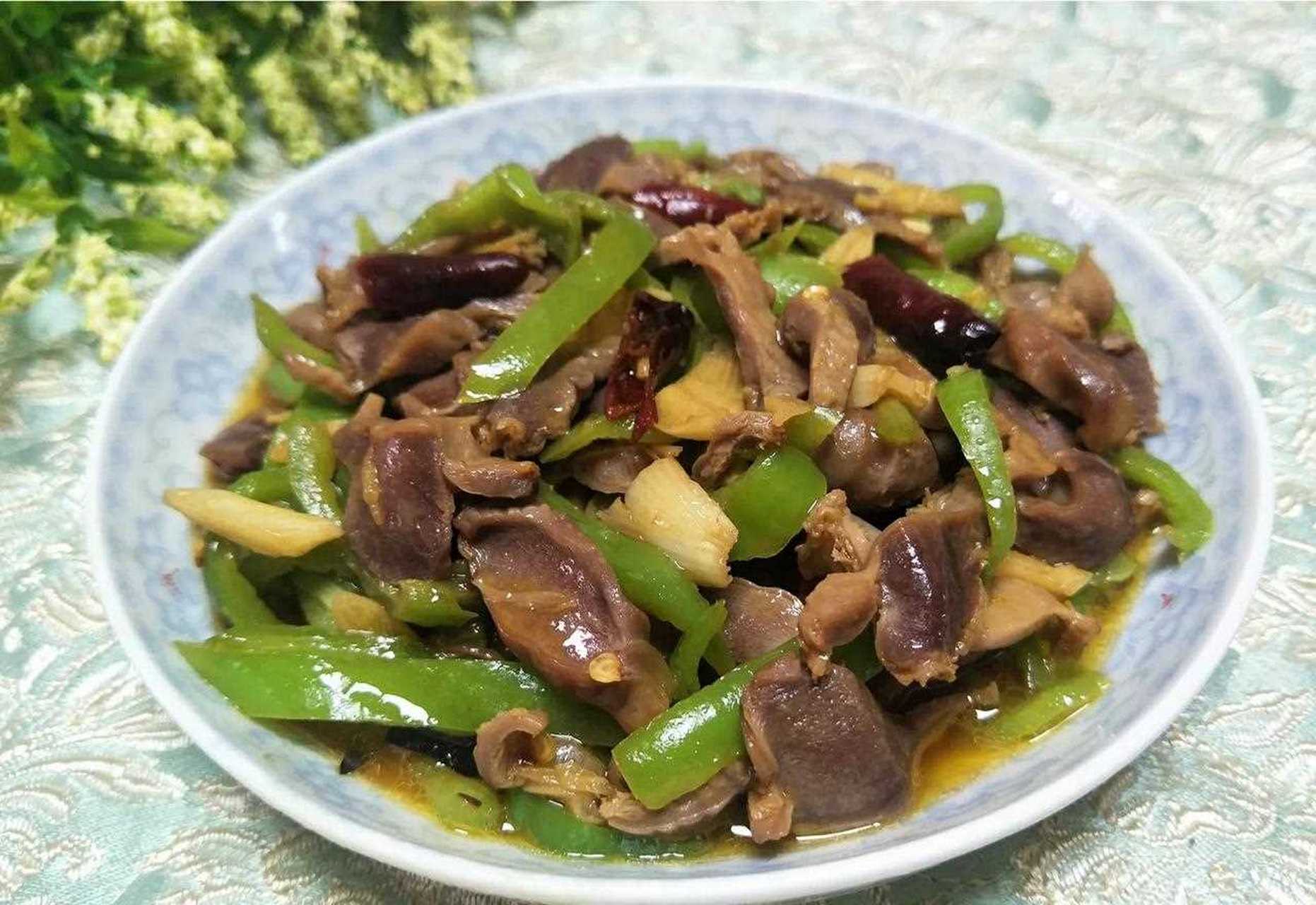 鸡胗炒尖椒(尖椒鸡怎么炒好吃又嫩)