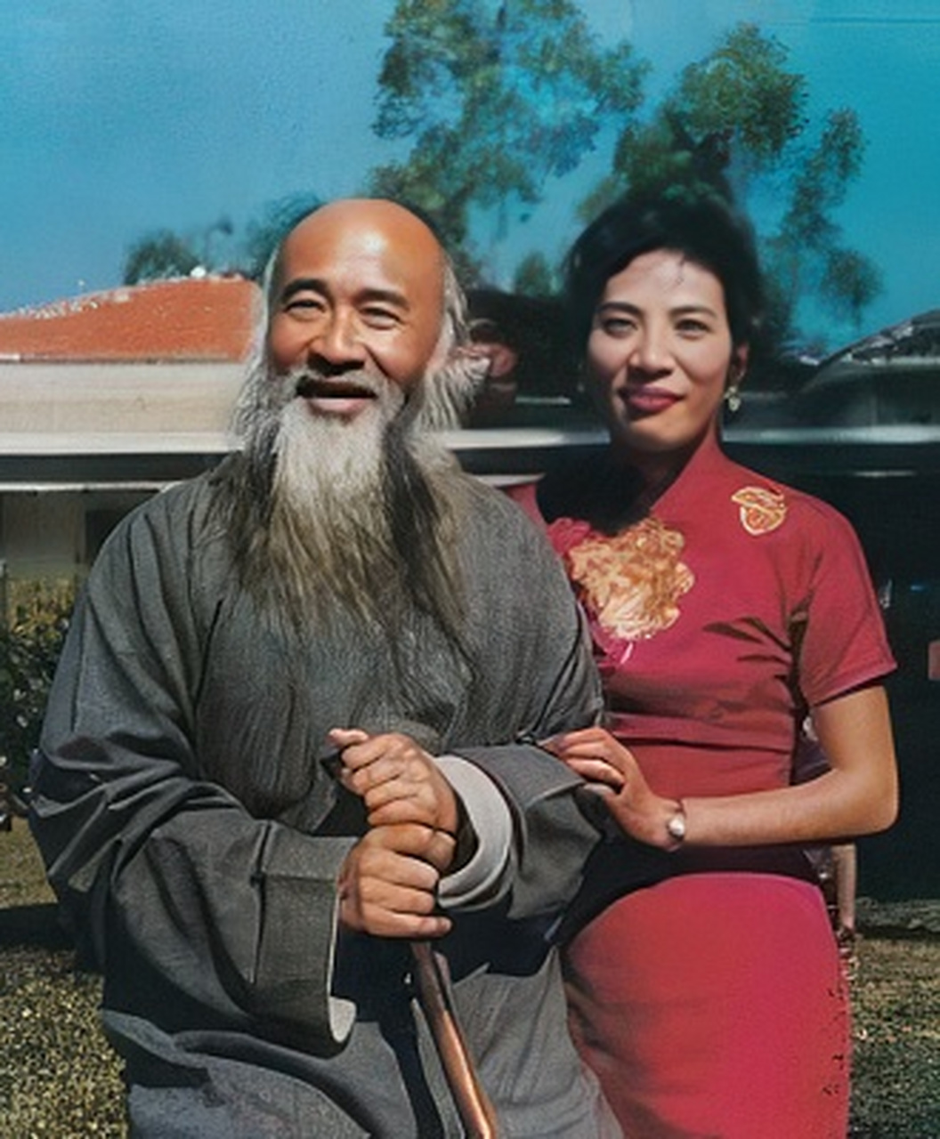 杨宛君苦等丈夫34年,终于在他去世后得到了一份巨额遗产,她喜极而泣