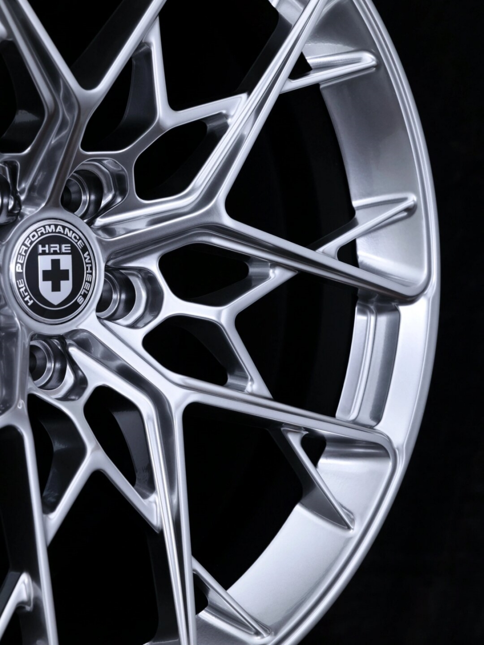 锻造定制轮毂  在汽车定制领域,hre ff10锻造定制轮毂绝对是让人瞩目