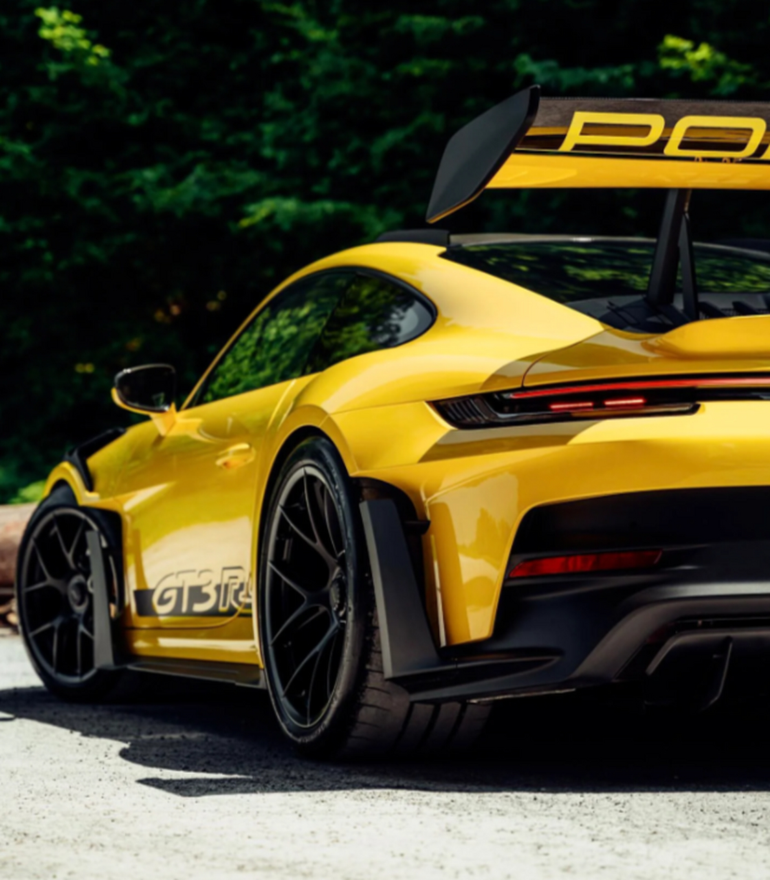保时捷992 gt3 rs凭借其卓越的性能,迷人的外观以及无与伦比的婆破