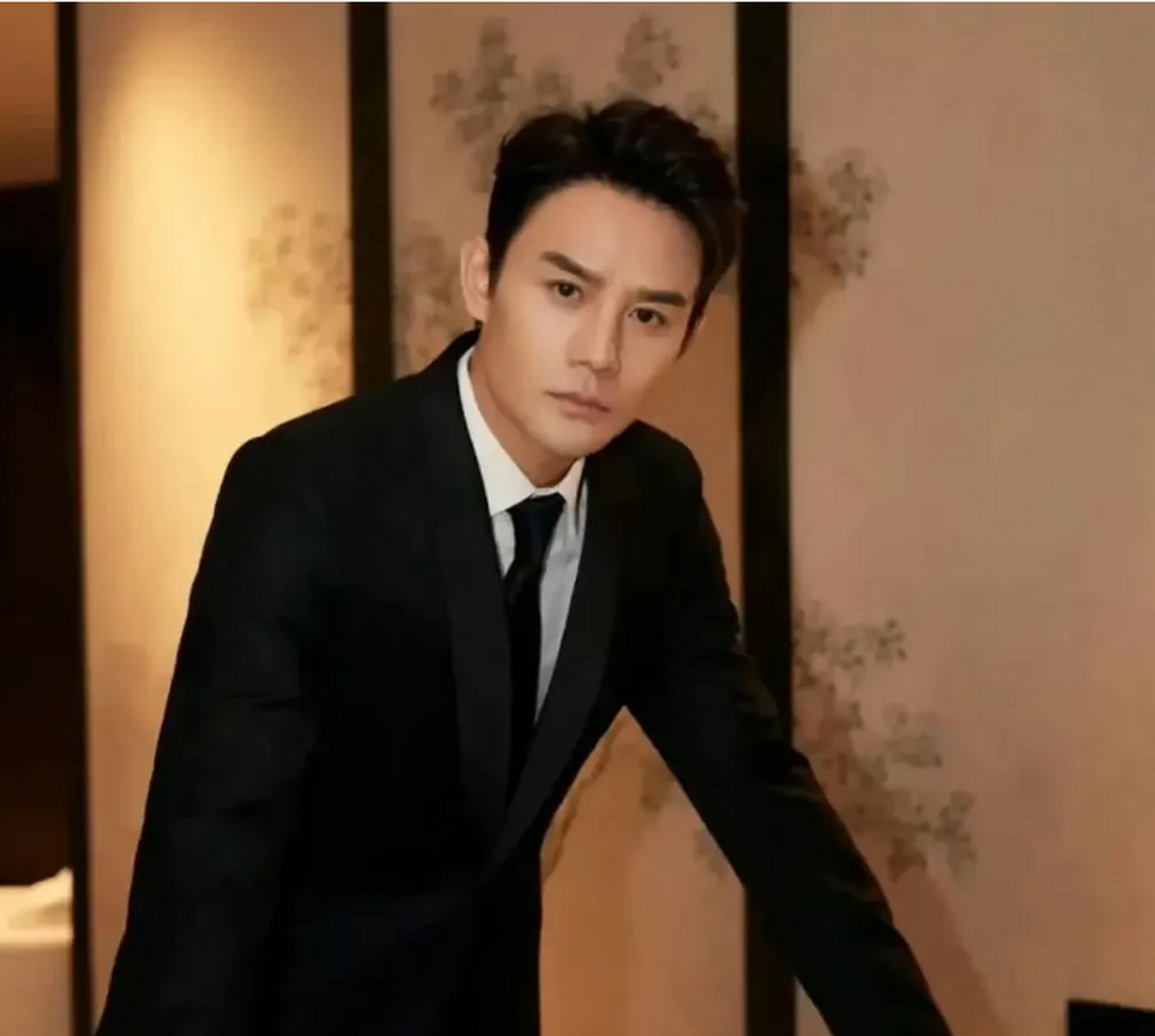 王凯23岁就签约了华谊,觉得自己要火了,拿出所有积蓄在北京首付了一