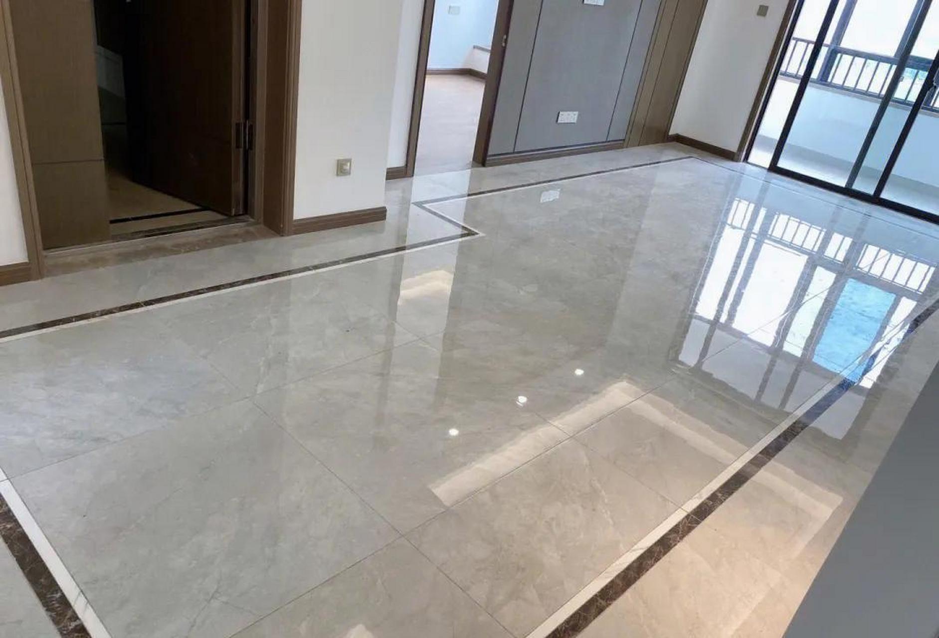 波导线,也称波打线,花边,与瓷砖 搭配起到分割功能区域和装饰的一种