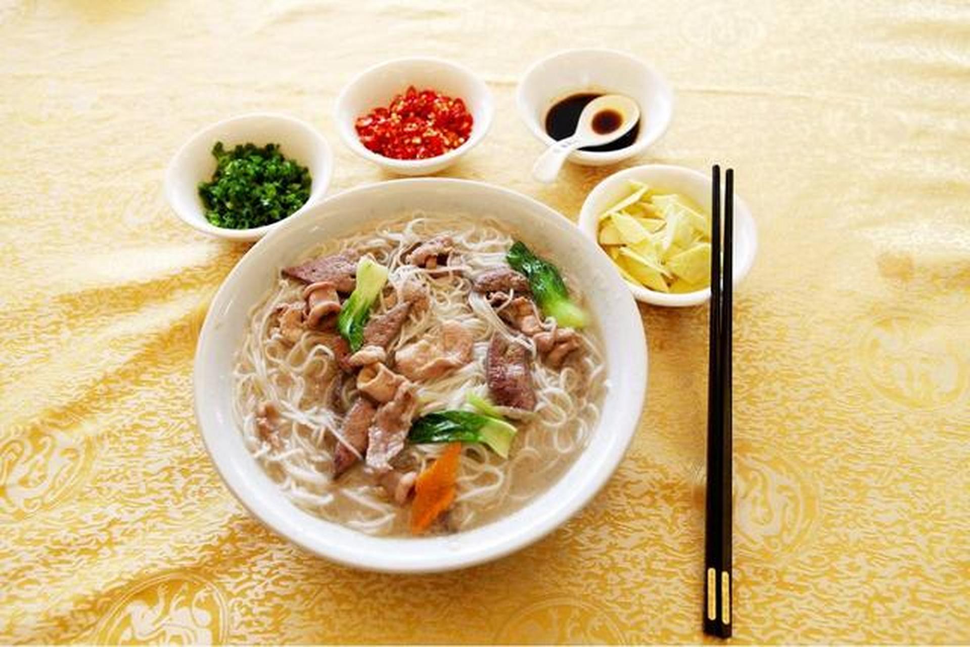 有人说过,"来到赣州,要吃粉就吃安远三鲜粉".