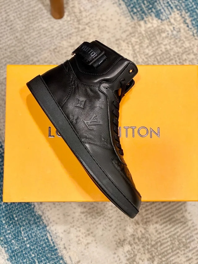 lv"黑武士"鞋面采用进口原版拼接牛皮