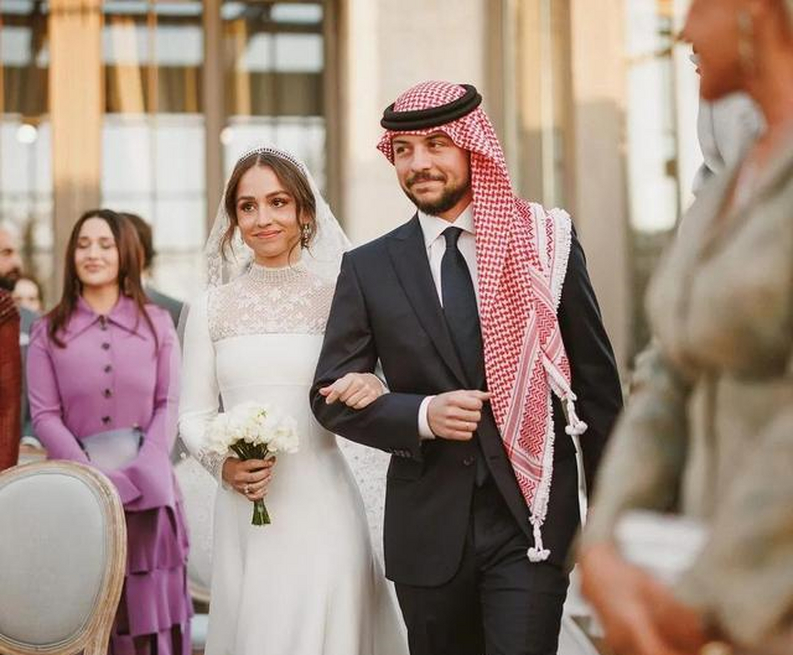 戴妃侄女南非婚礼好寒酸!没有王冠,至亲缺席,耳环都要靠赞助