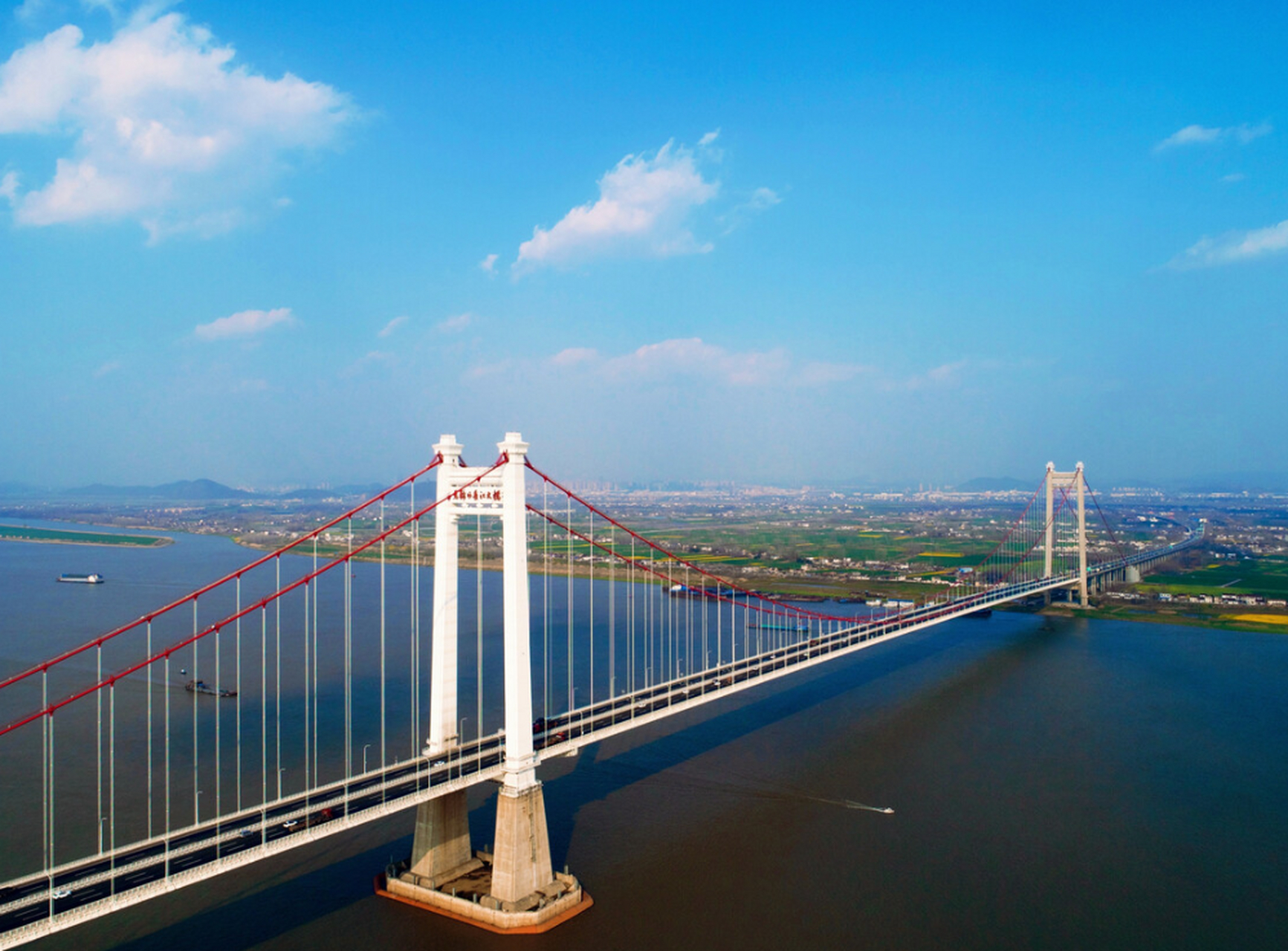 长度最长的十座长江大桥 1,泰州长江大桥:62.088千米.