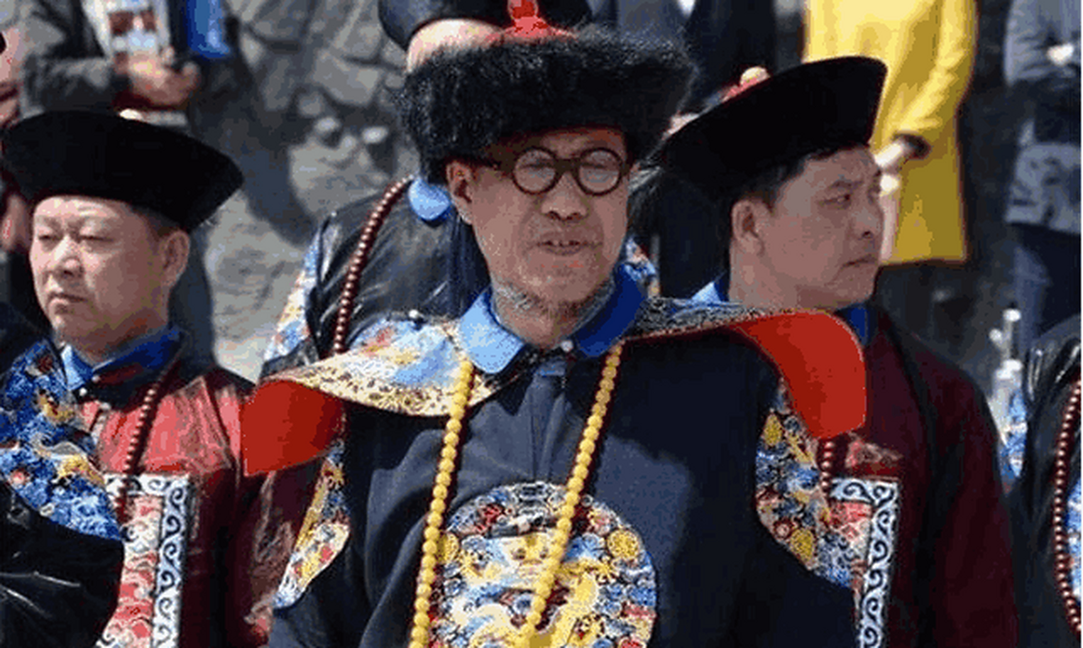 爱新觉罗.恒绍时常身披着黄袍,亮相在媒体中