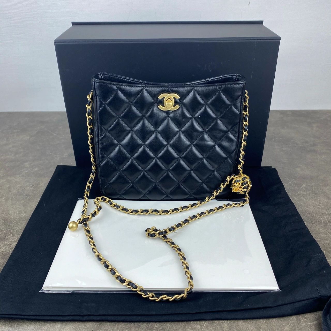 chanel香奈儿22s最新款  春夏新品菱格纹小羊皮核桃球金球包,嬉皮包