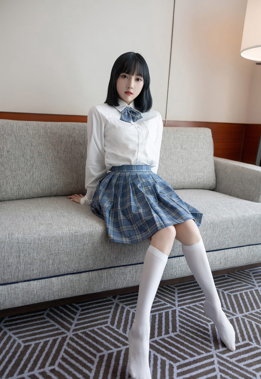 清纯短发妹子豆瓣酱性感jk制服图片