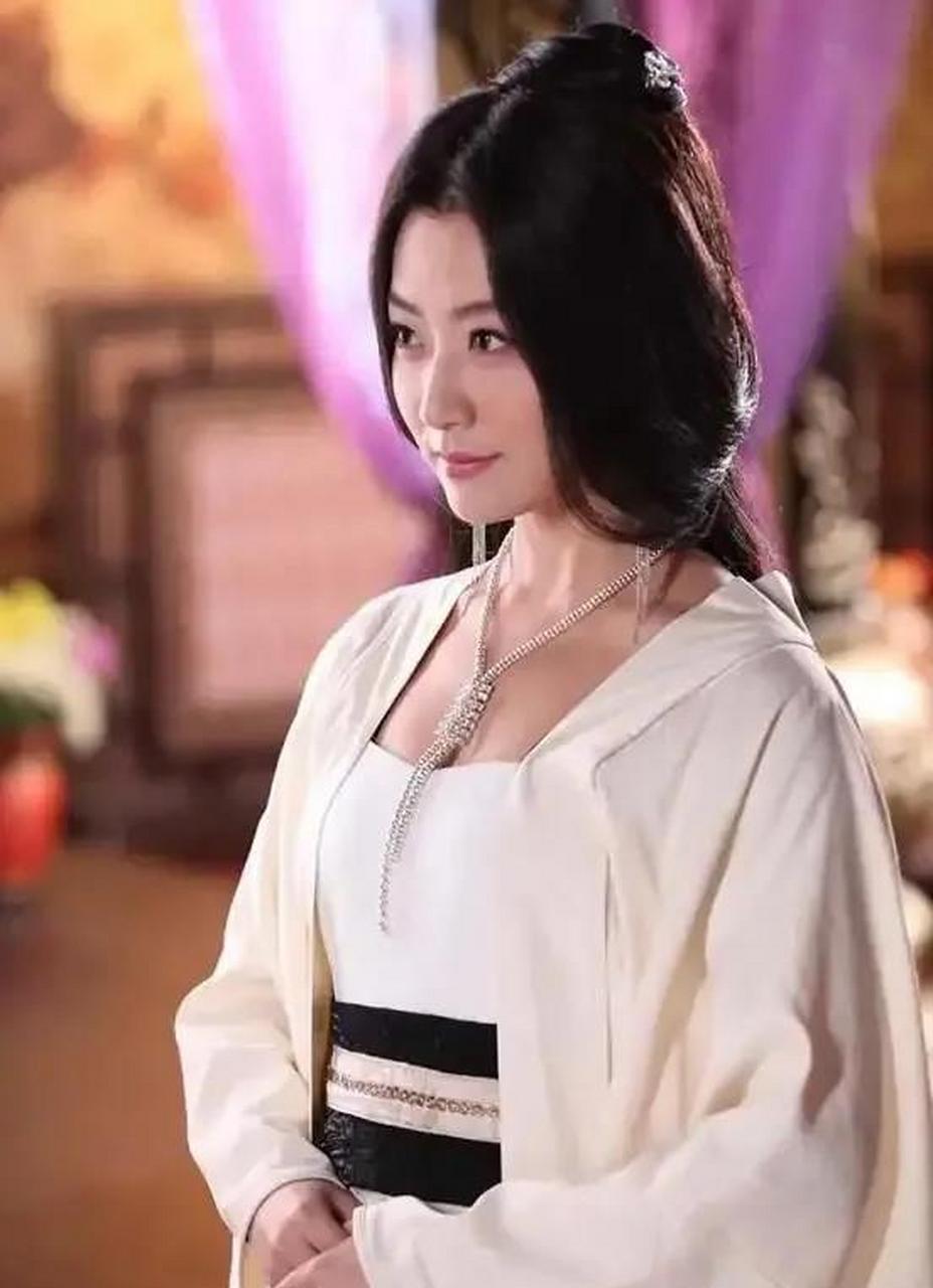 618年,隋炀帝杨广被杀,萧皇后看见宇文化及走近顿时惊慌失措,以为将要