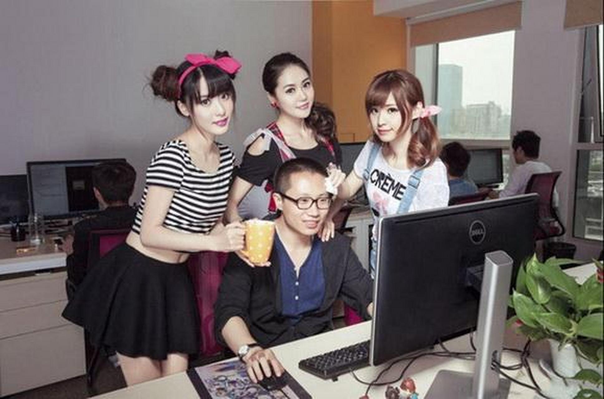 奇妙职业图鉴#程序员鼓励师只需在程序员干活时为他们加油打气就是