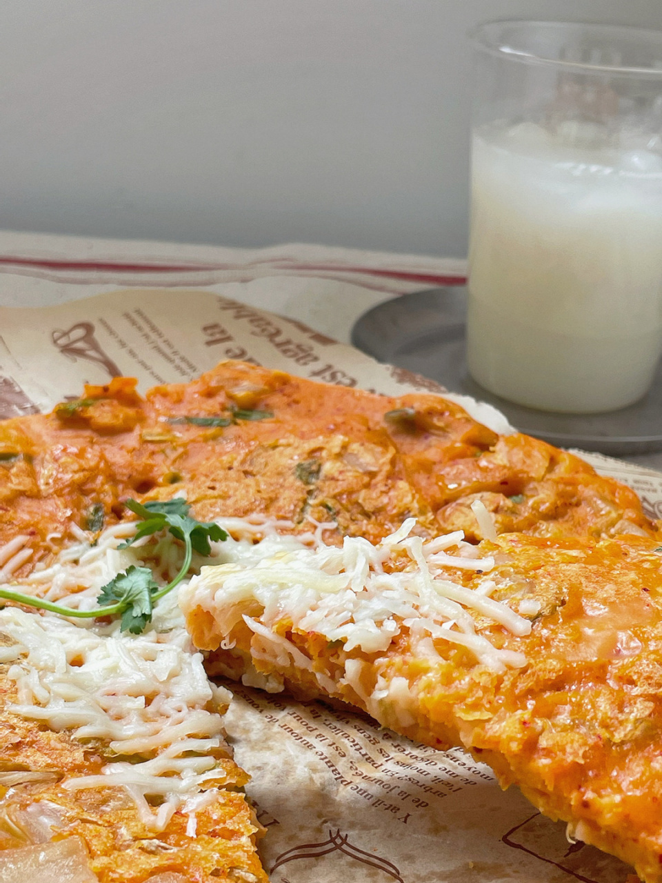 中午好,午饭简单做了个芝士泡菜饼.