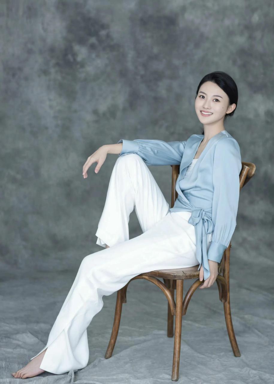 领动计划# 央视主持人刘颢玥,长相并不十分出众,但亲和力确是满满滴!