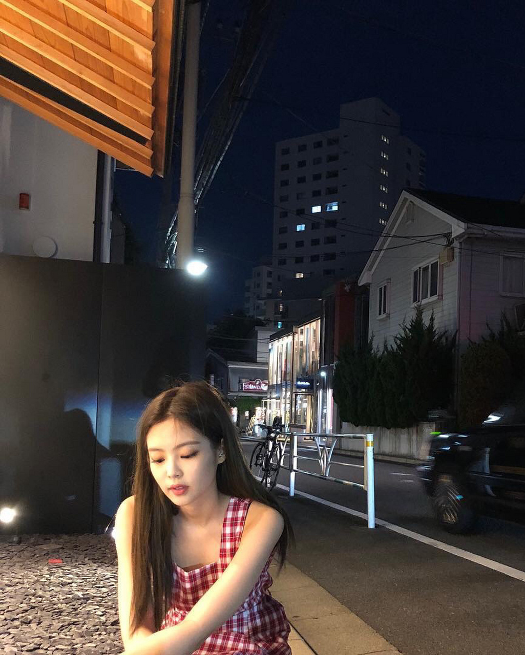 jennie小甜心私服 裙子|ggsing 鞋子|迪奥 dior 妮妮真身look真的超甜