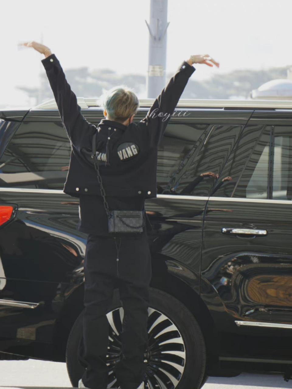 王嘉尔|时髦又充满质感的all black经典穿搭  王嘉尔更新了1月10日