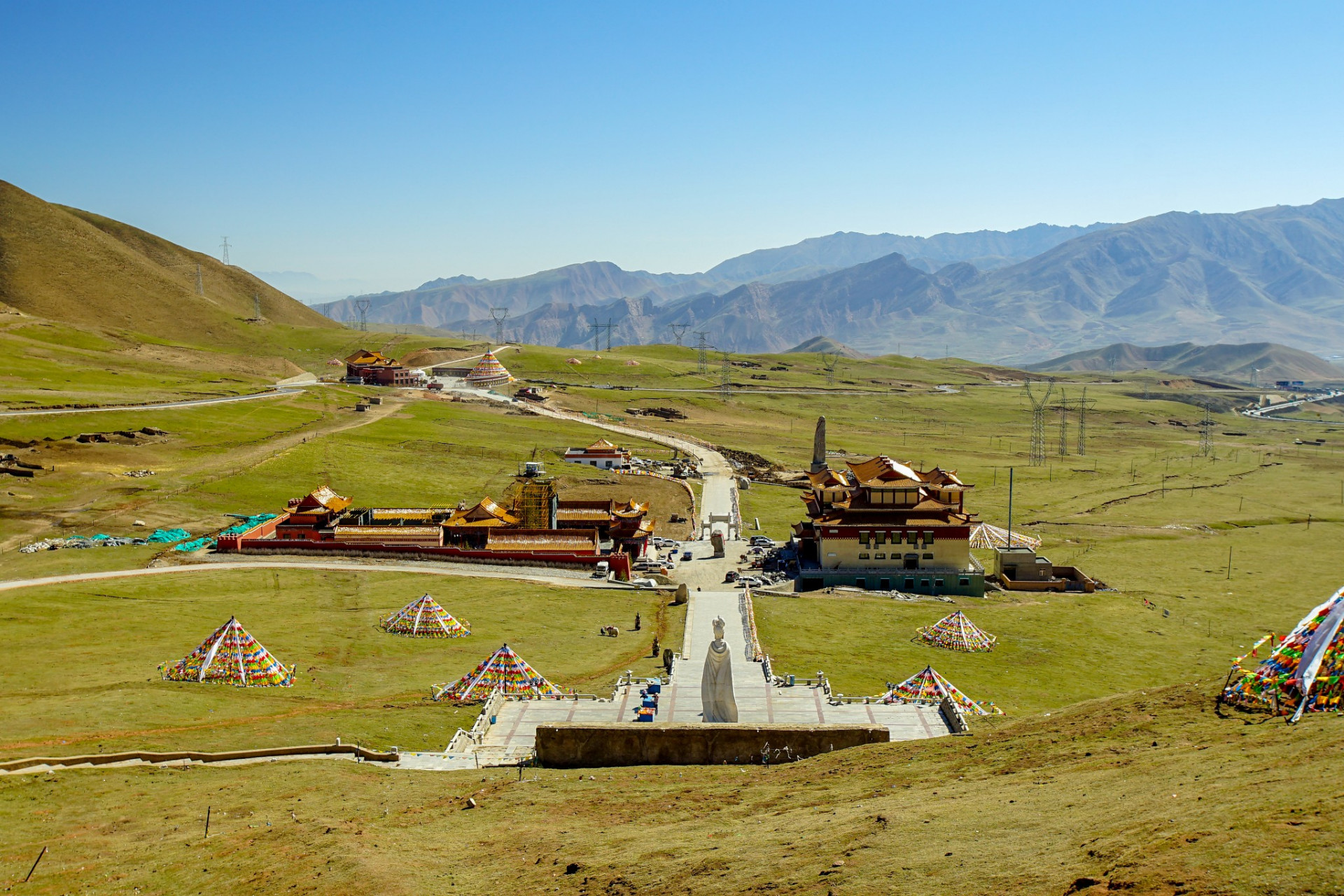 91日月山最著名的景点就是日月山顶了.