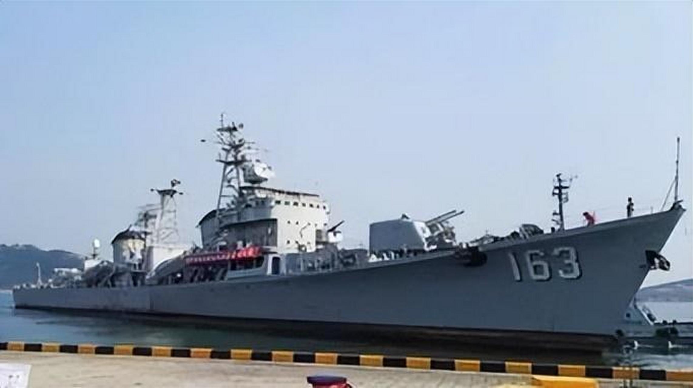 5月1号,传来3个消息 第一个消息,万吨大驱南昌号亮相70周年海上阅兵